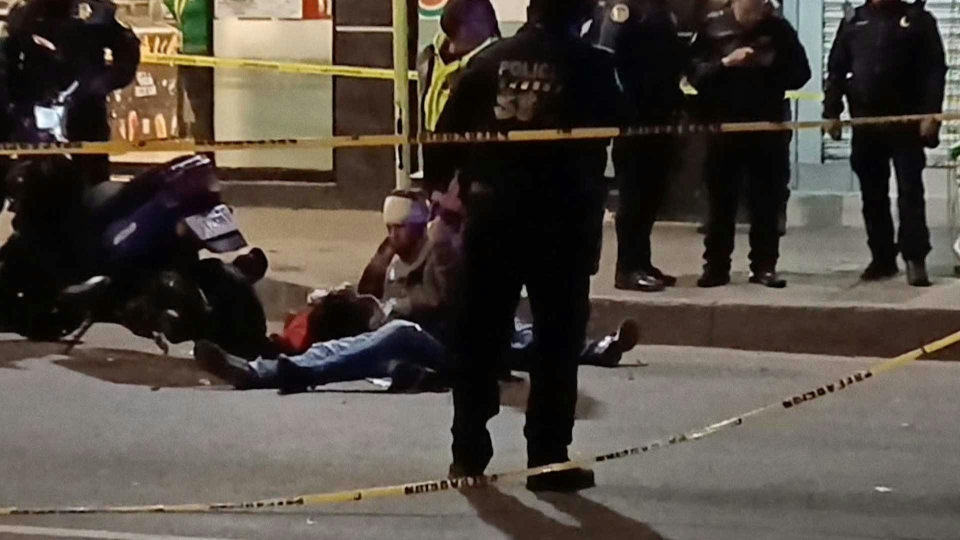 ¡Se armó la plomiza afuera de metro Moctezuma! Una persona sin vida