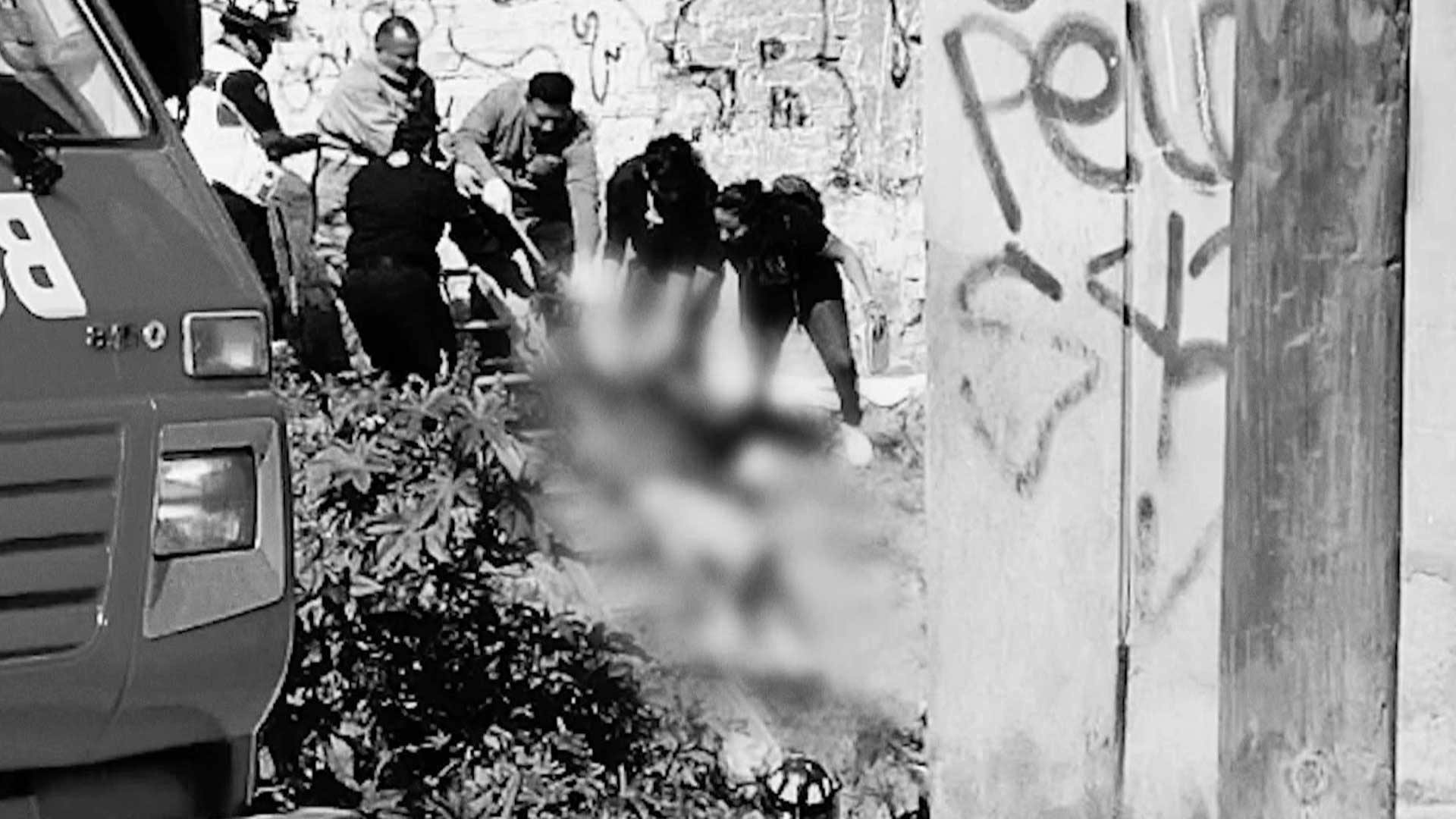 Un cuerpo que flotaba en un canal, hallado en el Estado de México