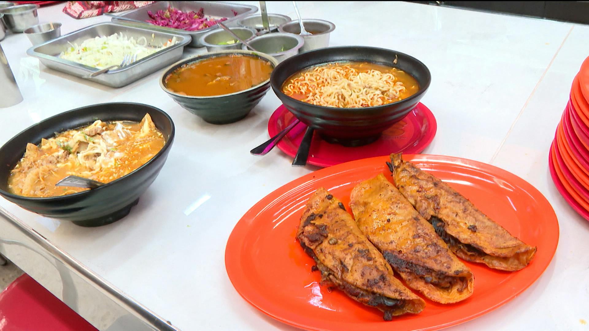 Rahmar se fue con la maestra de la garnacha en el Mercado de Jamaica