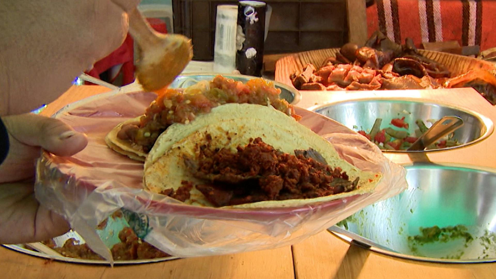 Tacos 'El Morelias', su dueño inventó los tacos del sitio que no se comparan con nada
