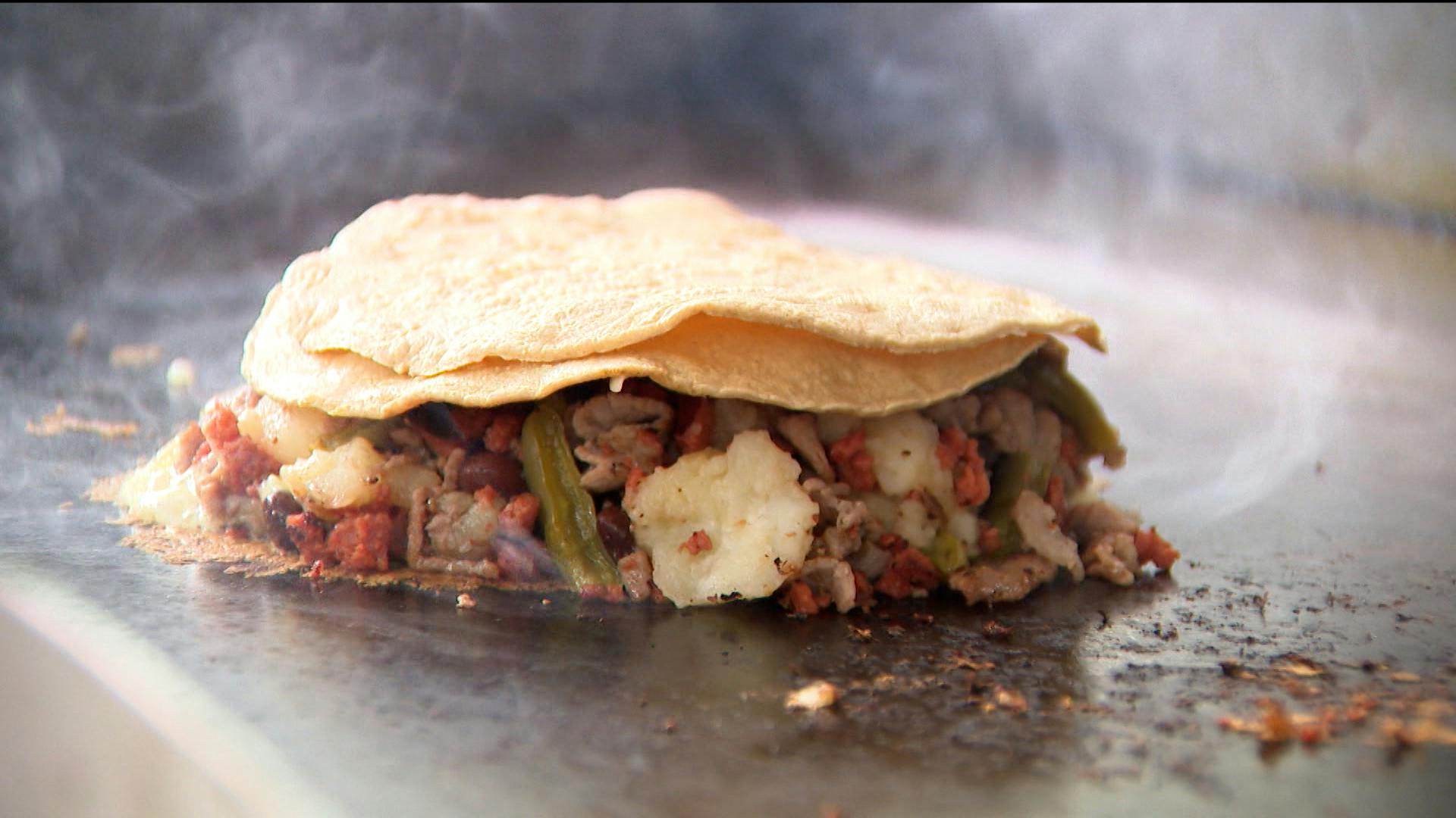 Los Taqualli de la del Valle son tacos enormes... ¡Con uno quedas lleno!