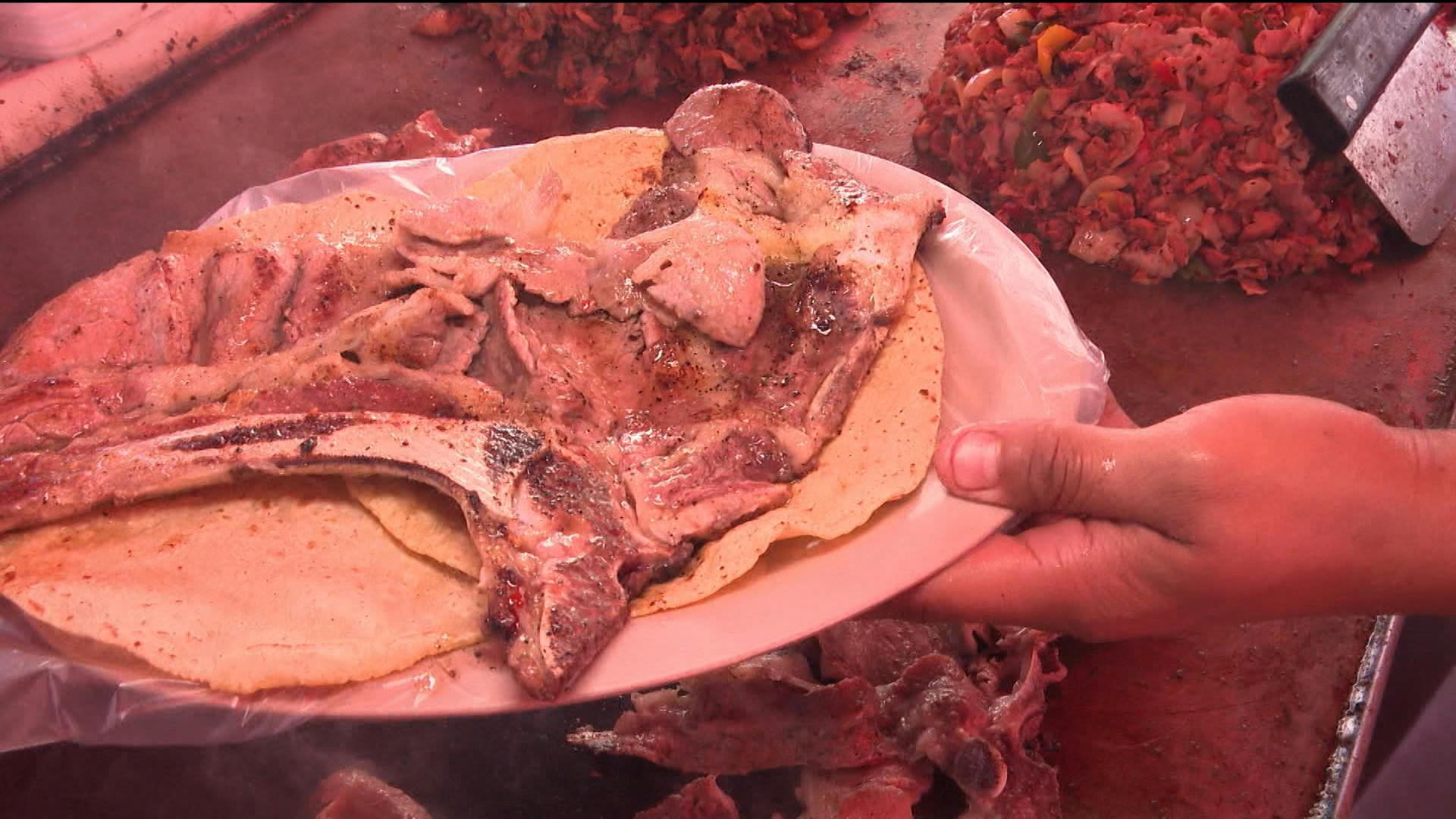 Para los que tienen gran apetito... ¡tacos gigantes de costilla!