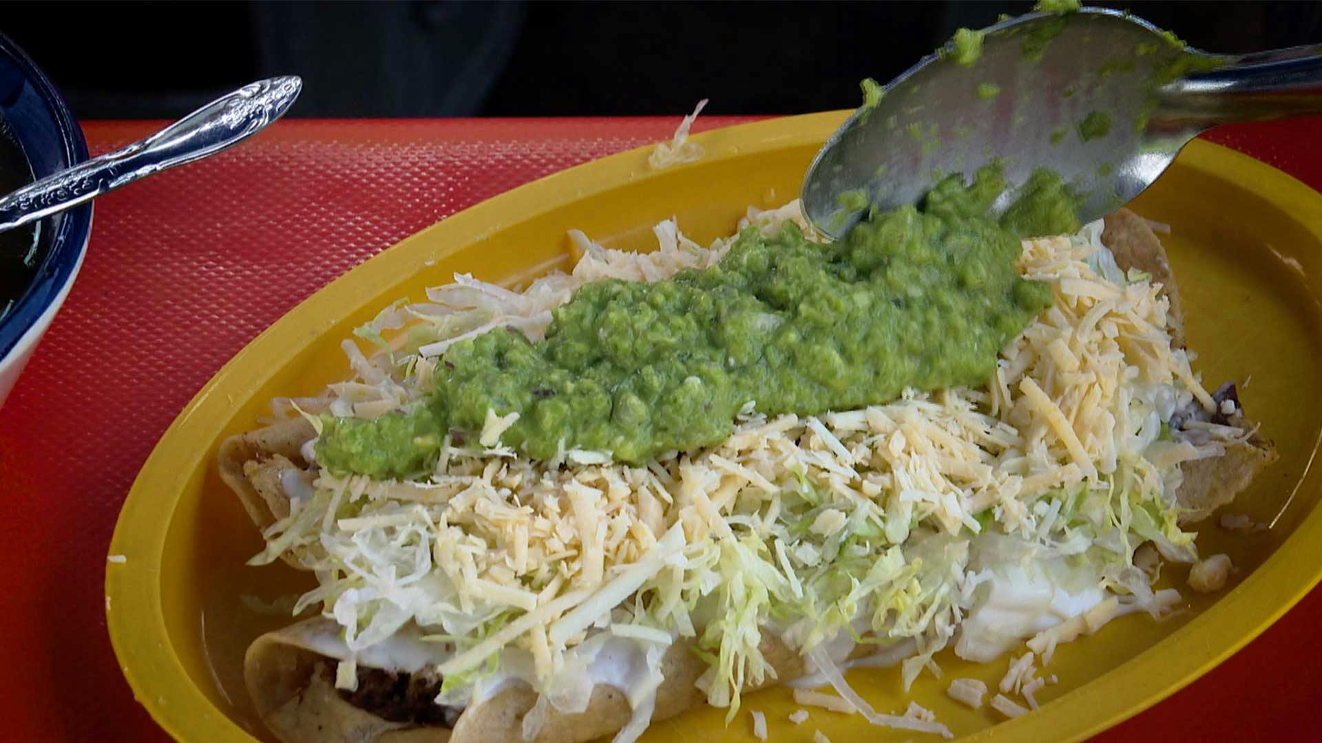 Deliciosos tacos doraditos, ¡de Iztapalapa para el mundo!