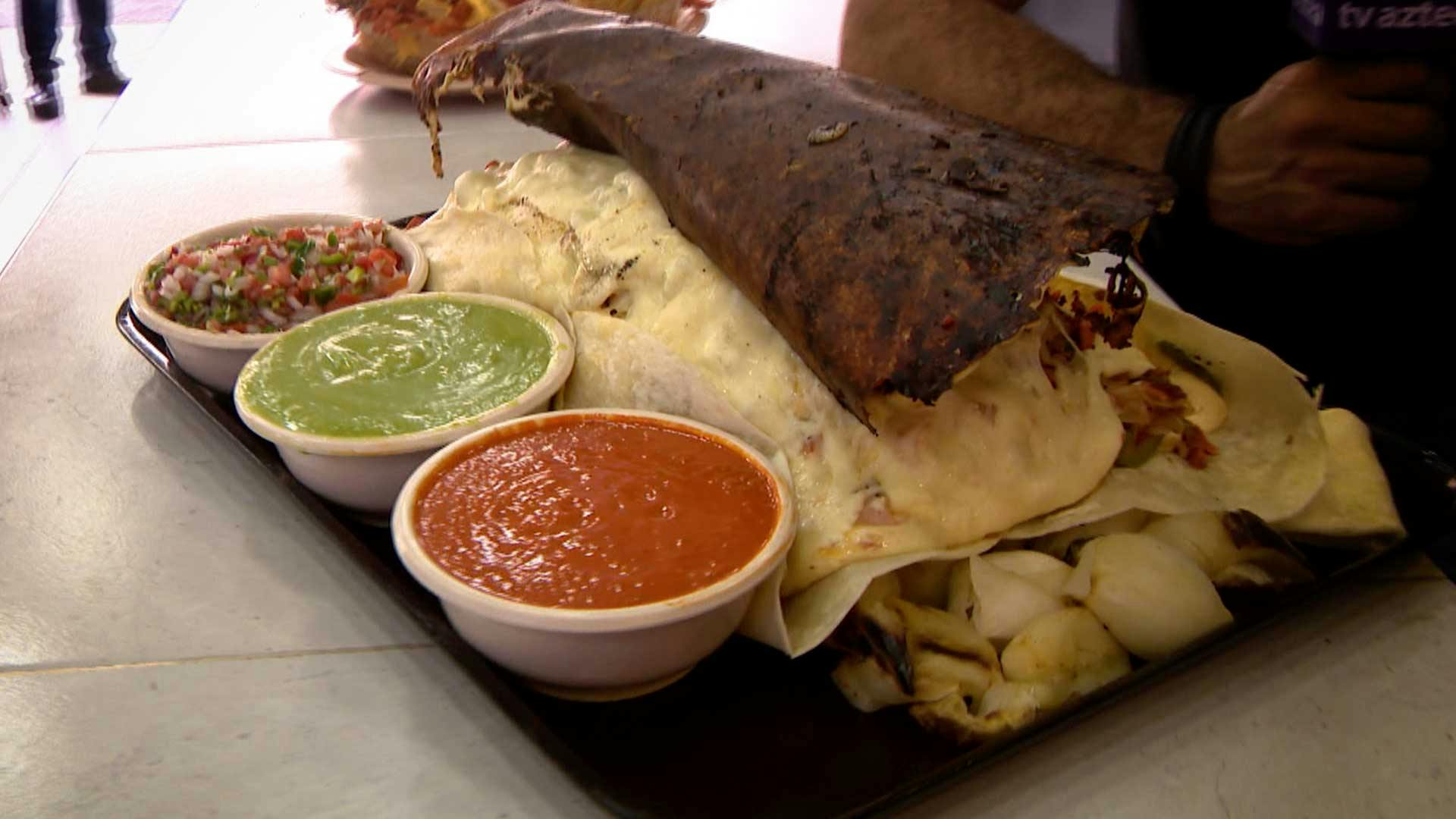 ¿Los tacos más grandes de México? ¡Garantizados por La pura sabrosura!