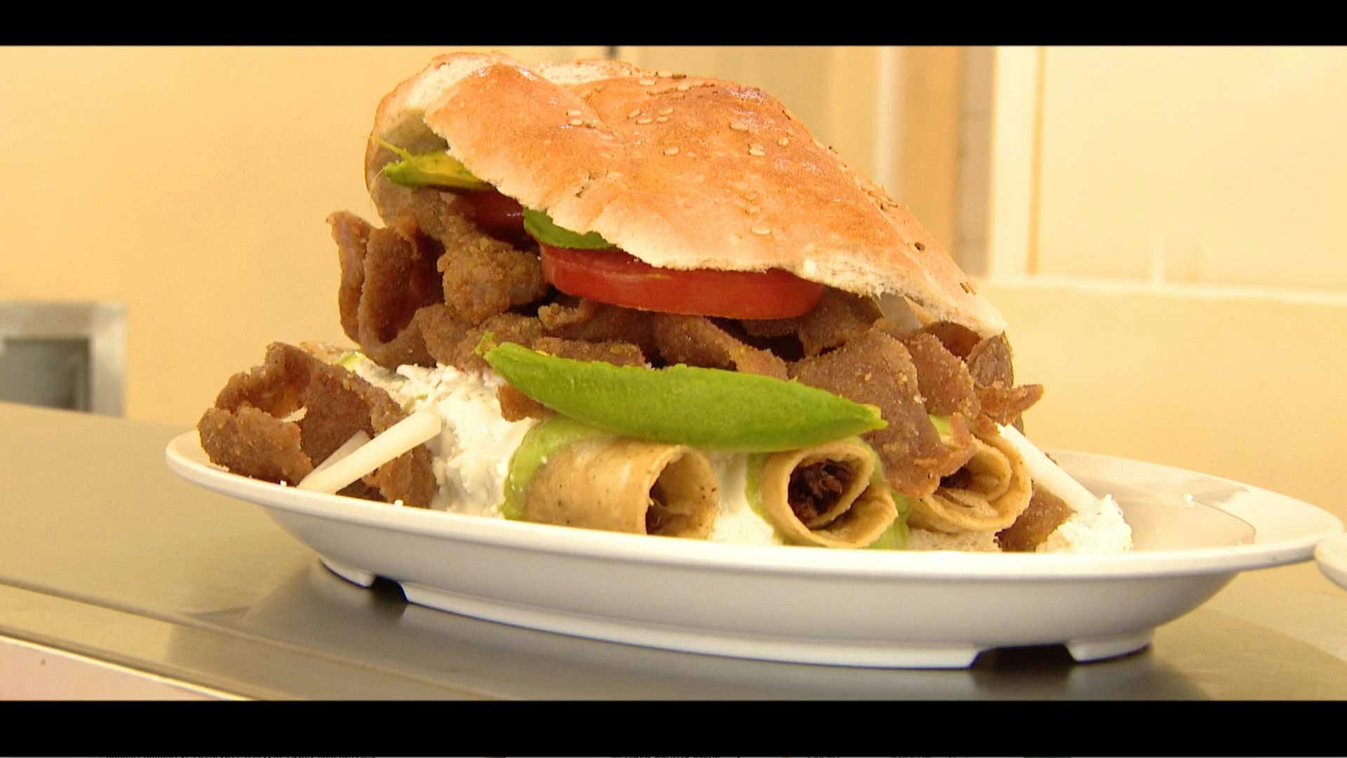 ¿Torta de flautas? Rahmar presume este platillo de La pura sabrosura