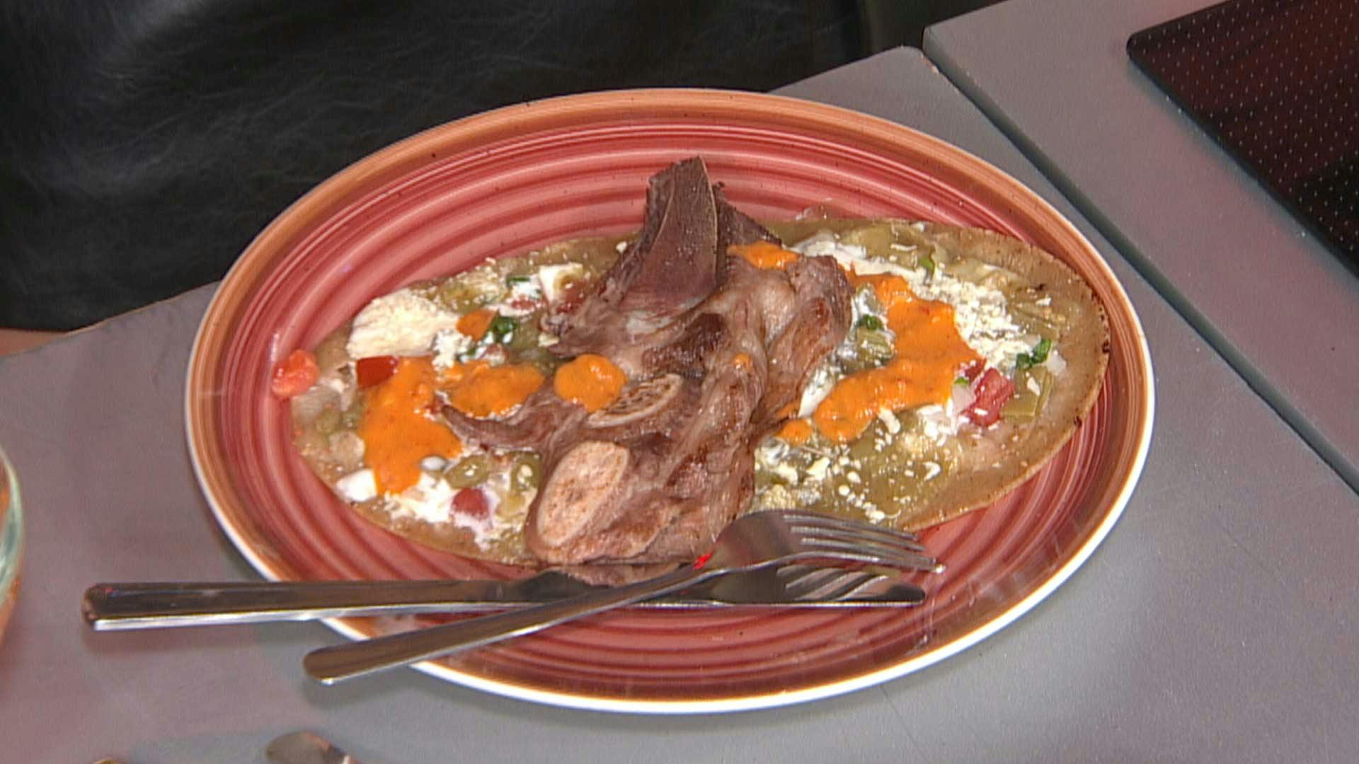 Rahmar Villegas nos preparó huaraches estilo Mercado de Jamaica