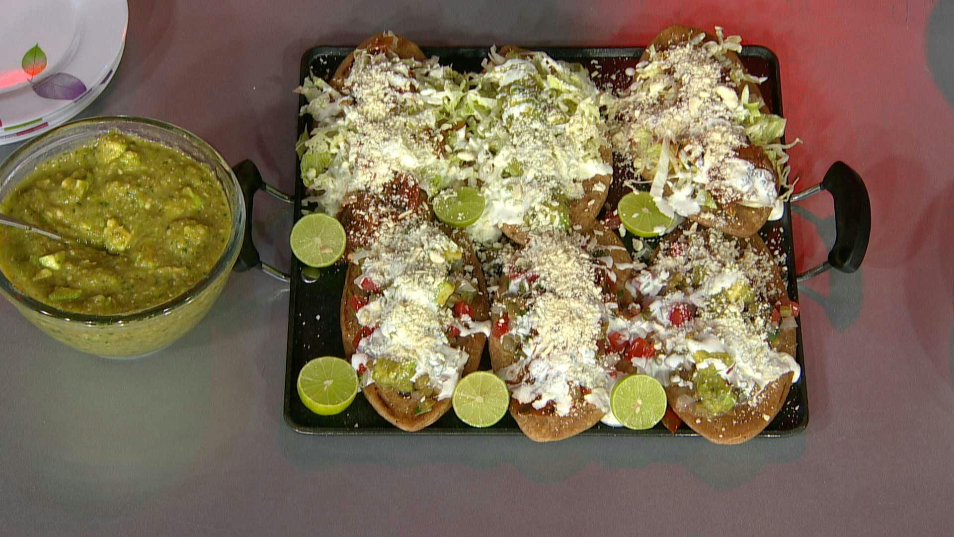 Cocinamos unos ricos tlacoyos... ¡Hay de requesón y de frijolitos!