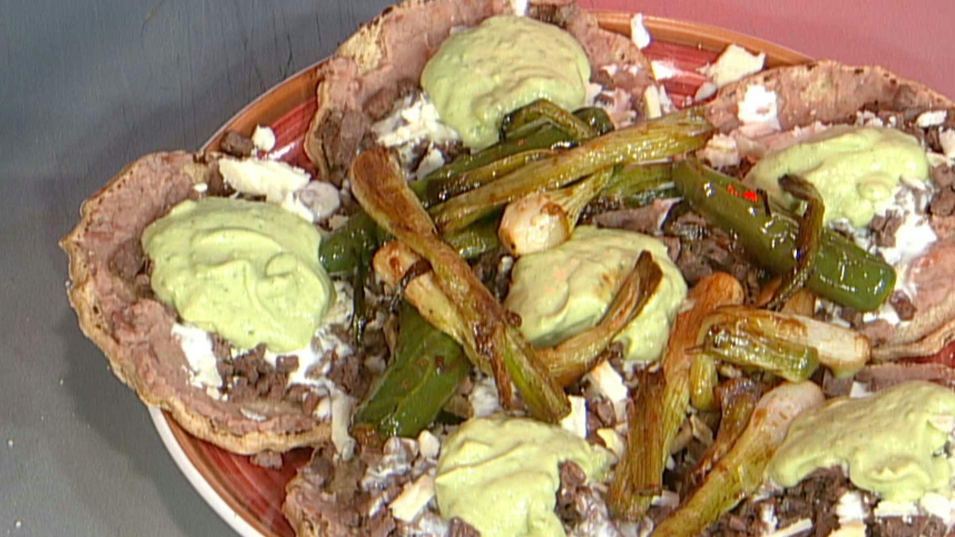 Rahmar Villegas nos preparó unos deliciosos ¡sopes de alambre!