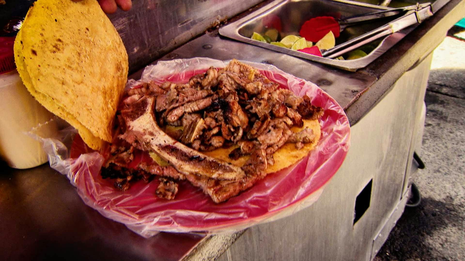 ¡Platillo gourmet! Tacos de aguja norteña en Ciudad de los Deportes