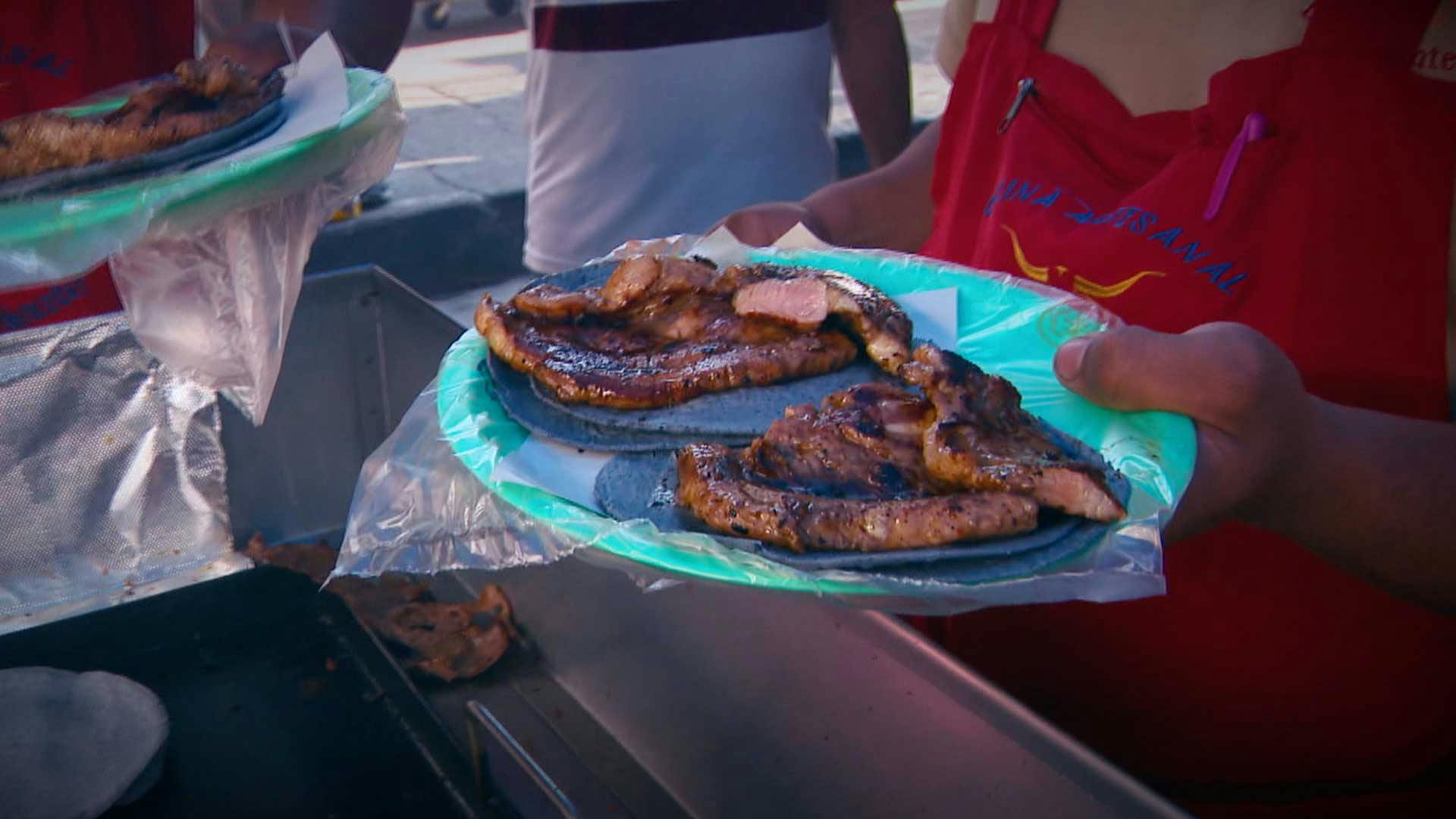 ¡Antojo de jueves casi viernes! Ricos taquitos de cecina jugositos