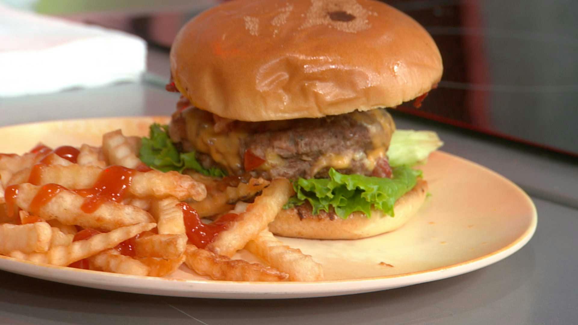 Rahmar nos prepara unas ricas Hamburguesas rellenas de queso
