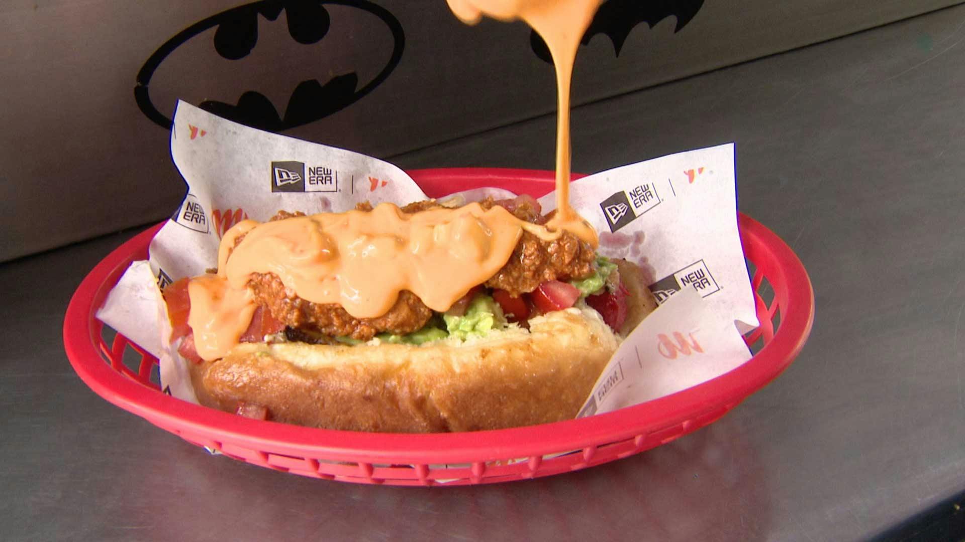 ¡Delicias monstruosas! ¡No dejes de visitar estos ricos Hot Dogs!