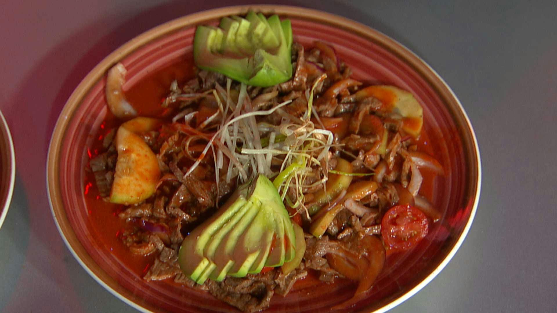 ¡Rahmar nos consintió con un rico Aguachile de carne! ¡Aquí la receta!