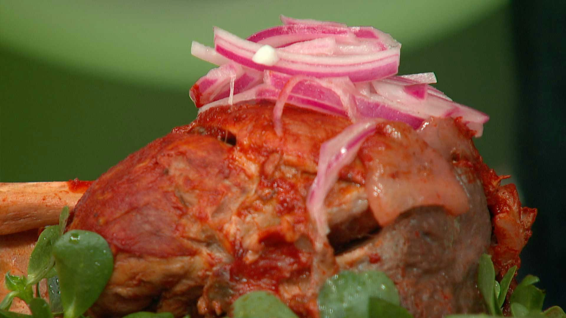 ¡Rahmar nos da cada detalle para preparar un rico Chamorro Adobado!