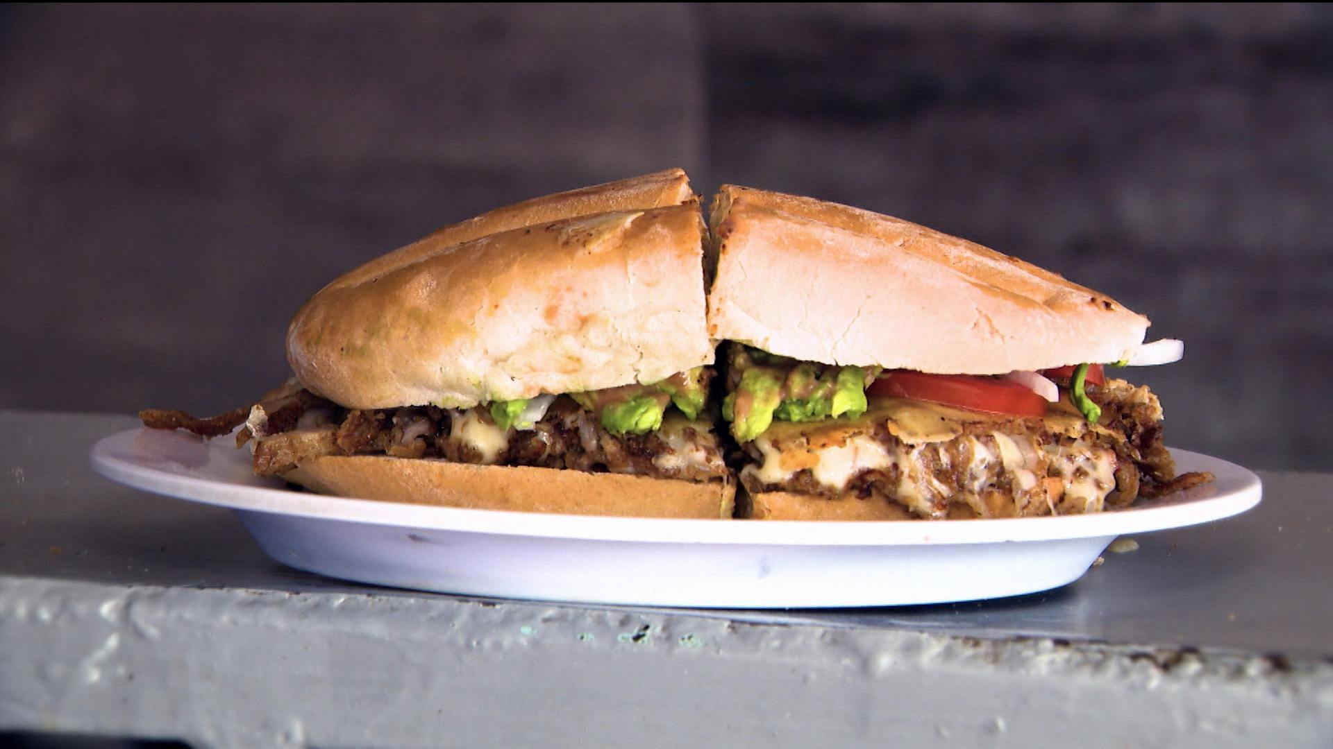 ¿Andas por Cuernavaca? Tienes que comer estas tortas de milanesa