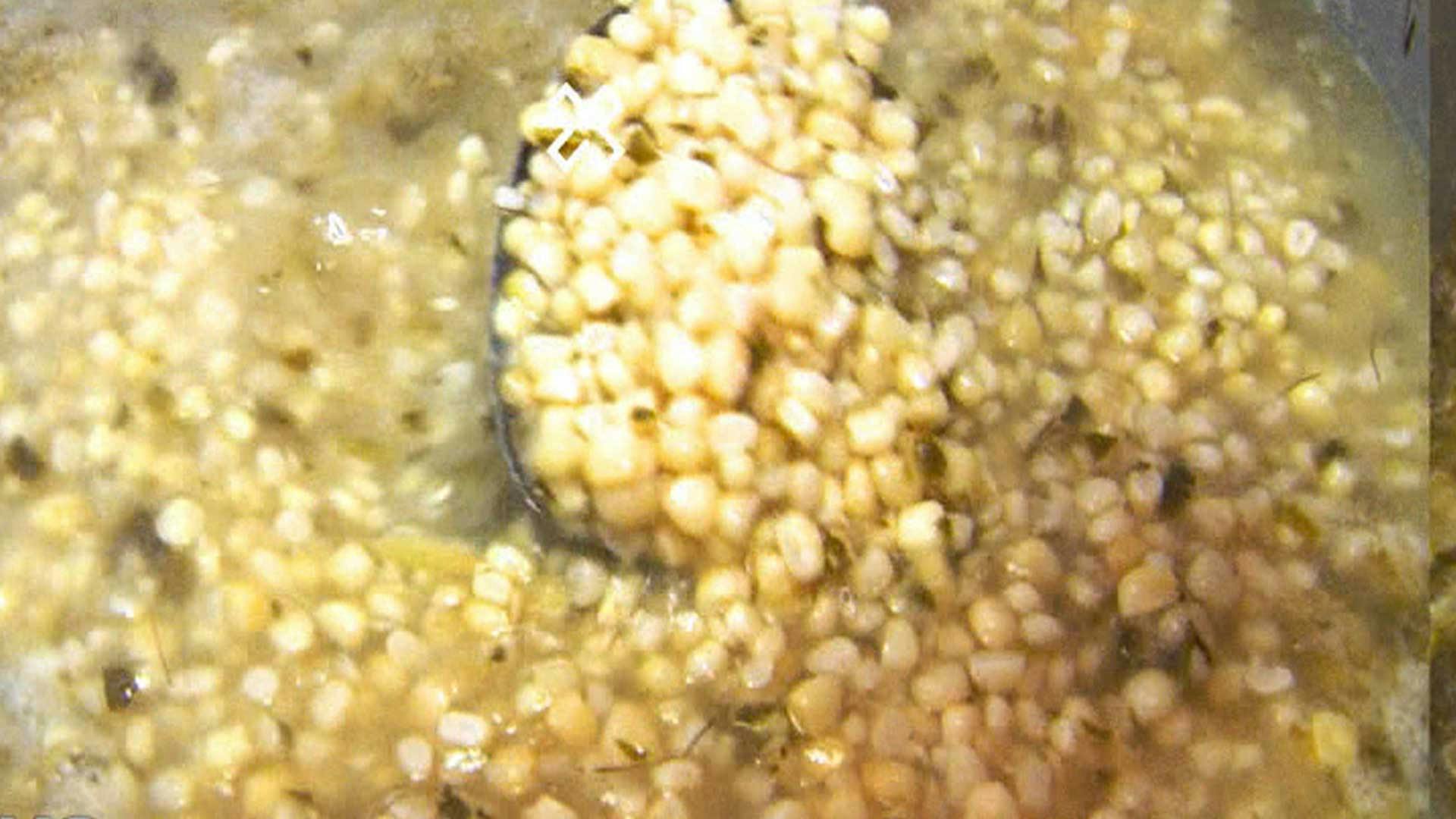 Rahmar probó unos esquites con suadero dignos de "La Pura Sabrosura".