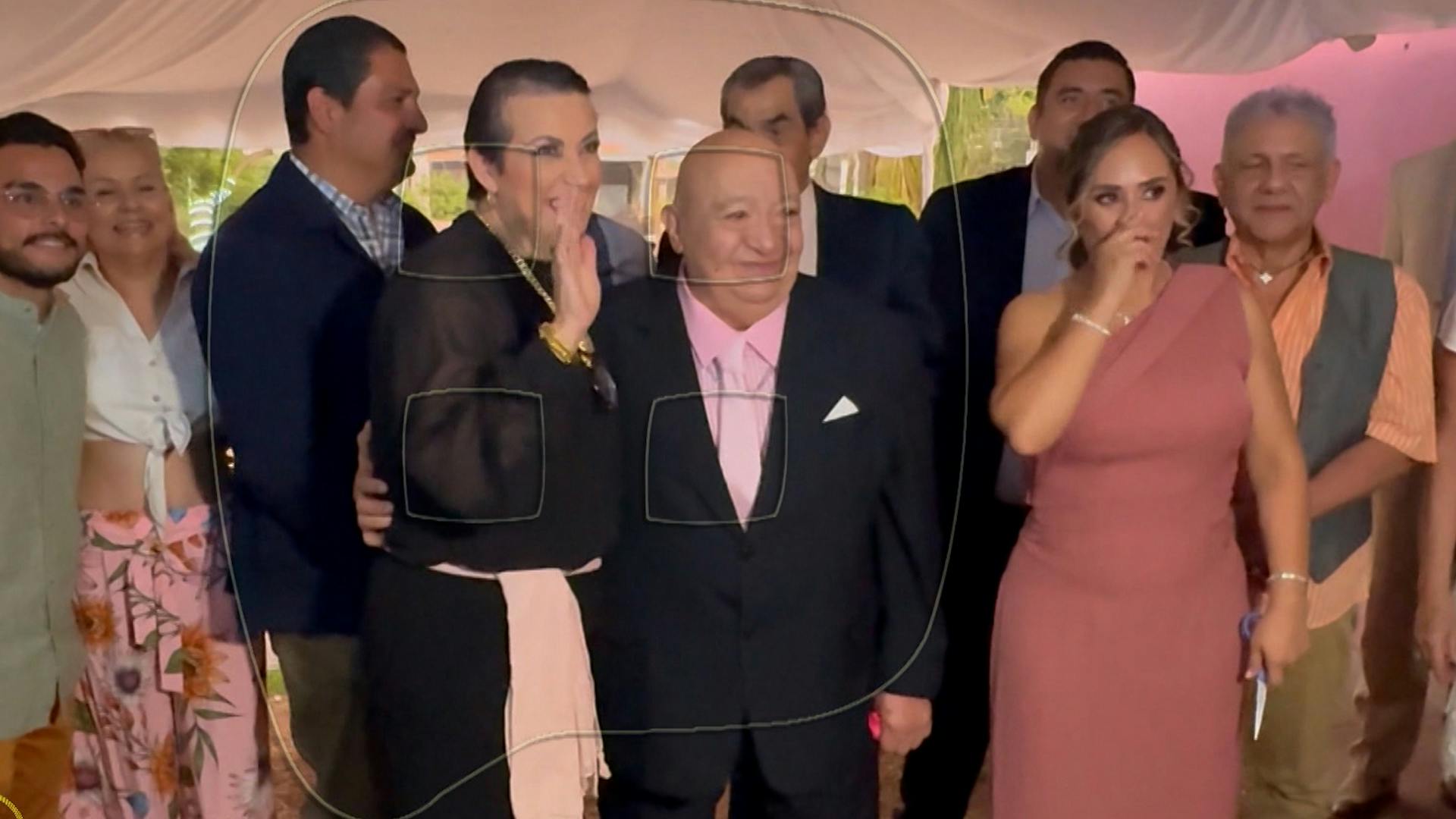 Luis de Alba y su esposa inauguran un restaurante dedicado a las mujeres