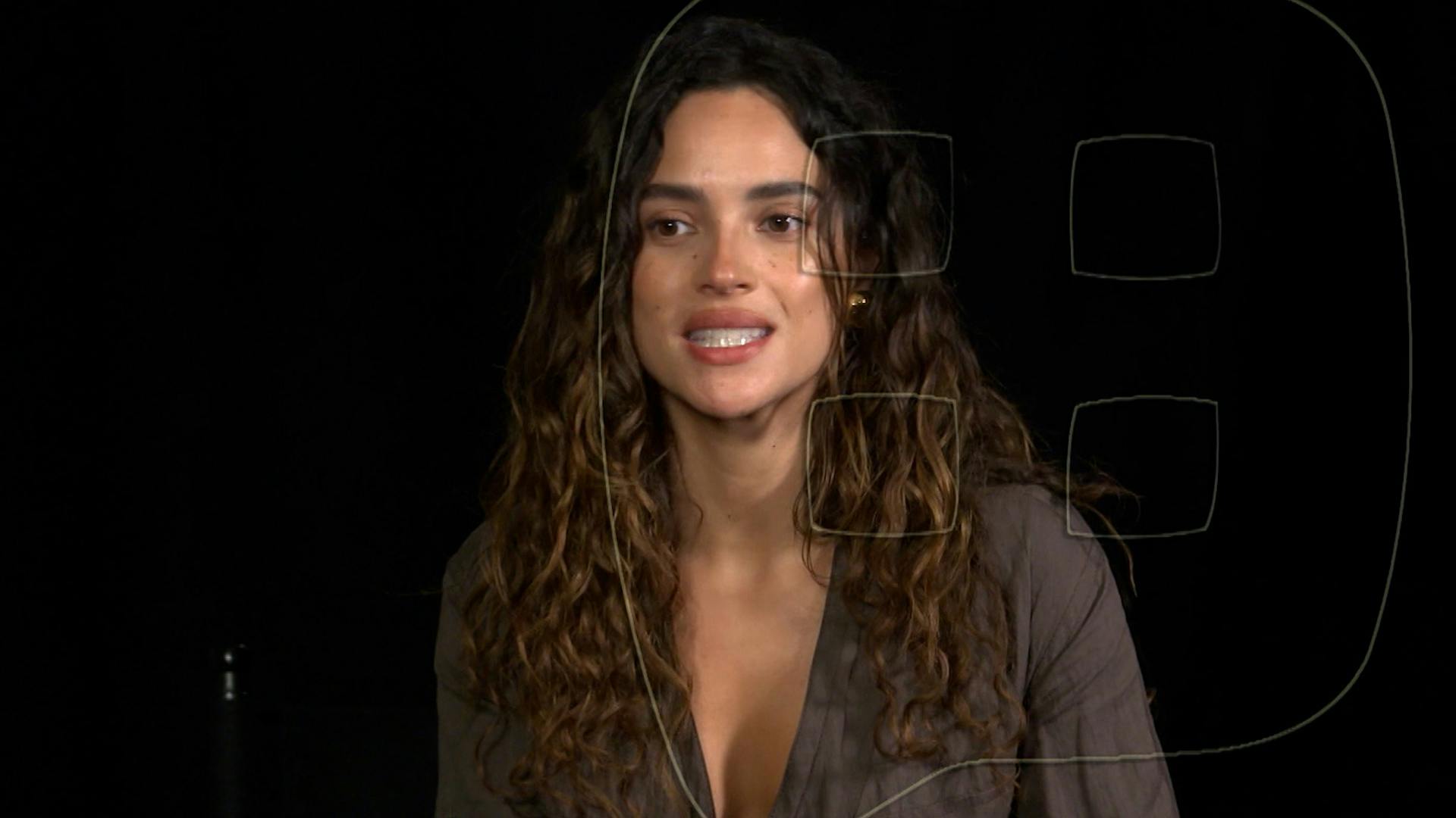 ¿Habrá boda? Adria Arjona revela lo que aprende de su novio Jason Momoa