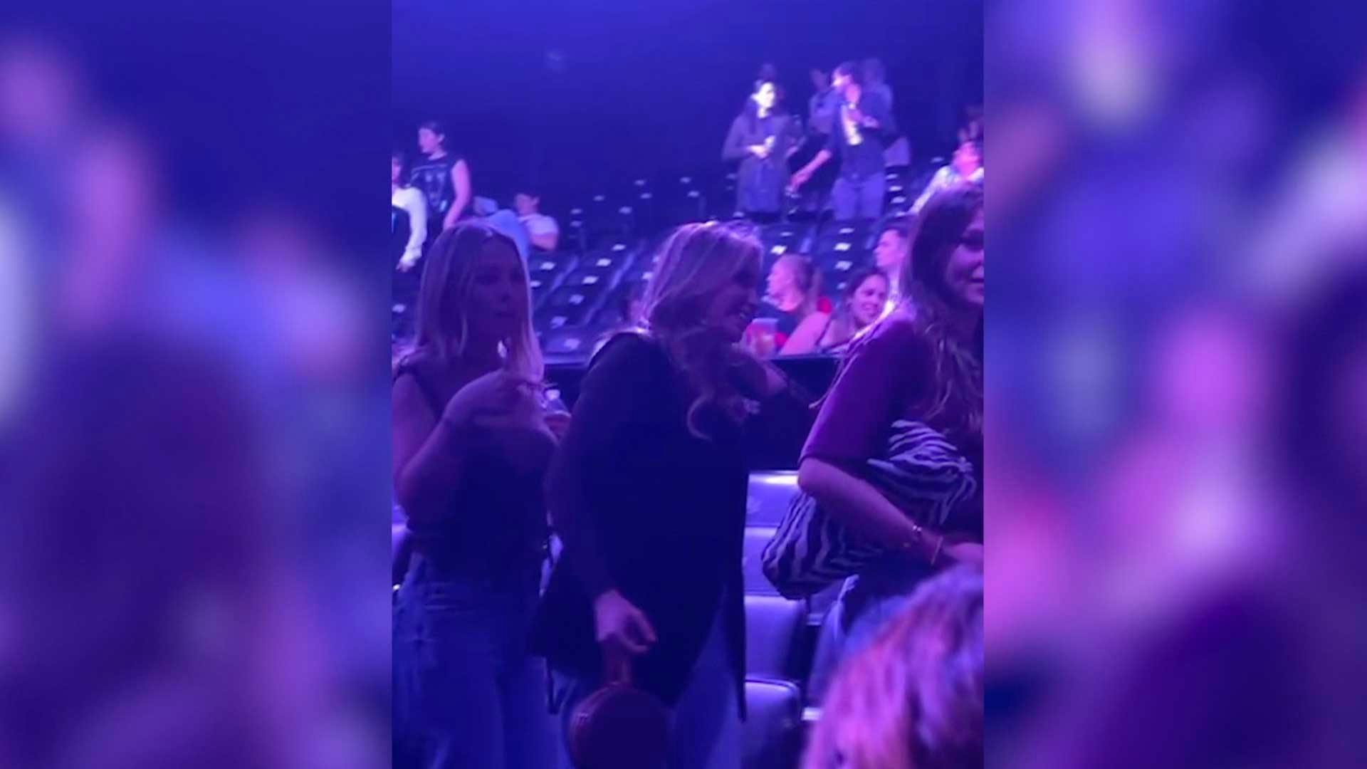 Angélica Rivera reaviva rumores de romance con Diego Klein al asistir a obra de teatro 