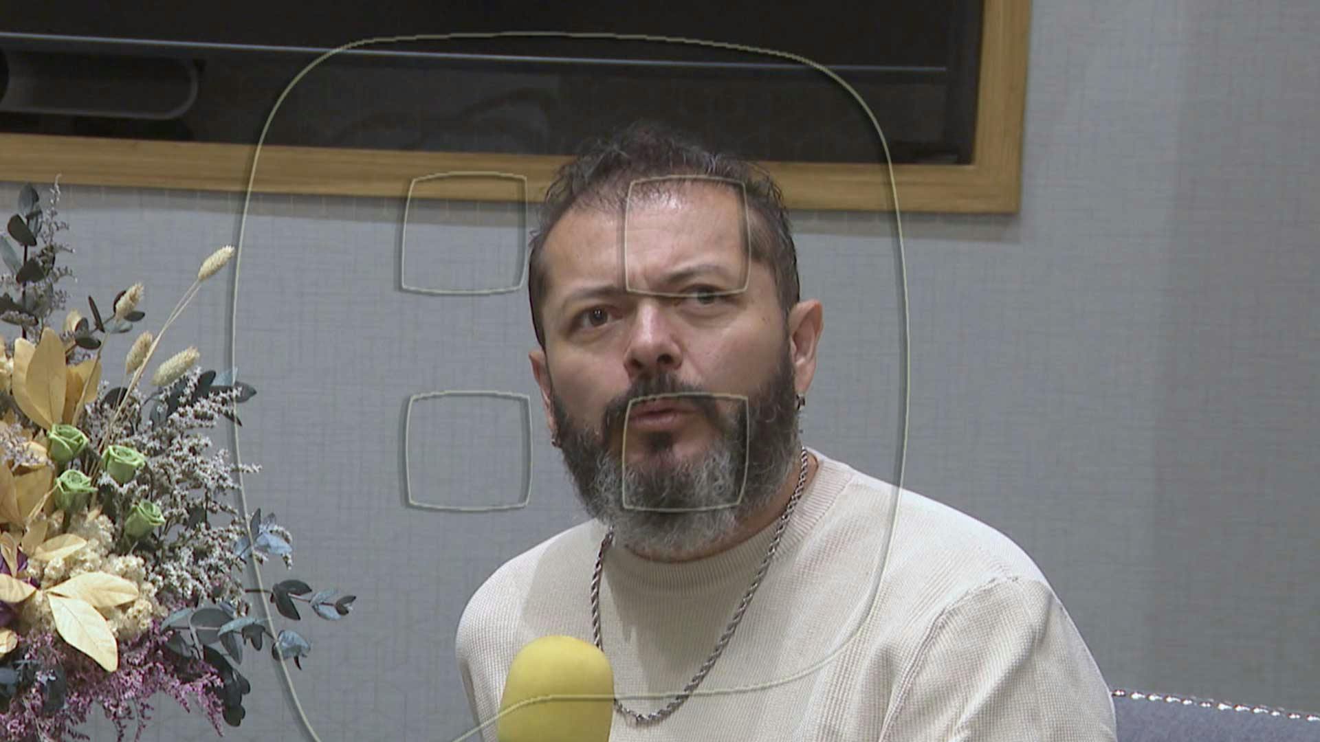 Edgar Oceransky estuvo a punto de morir por un virus que adquirió al tatuarse