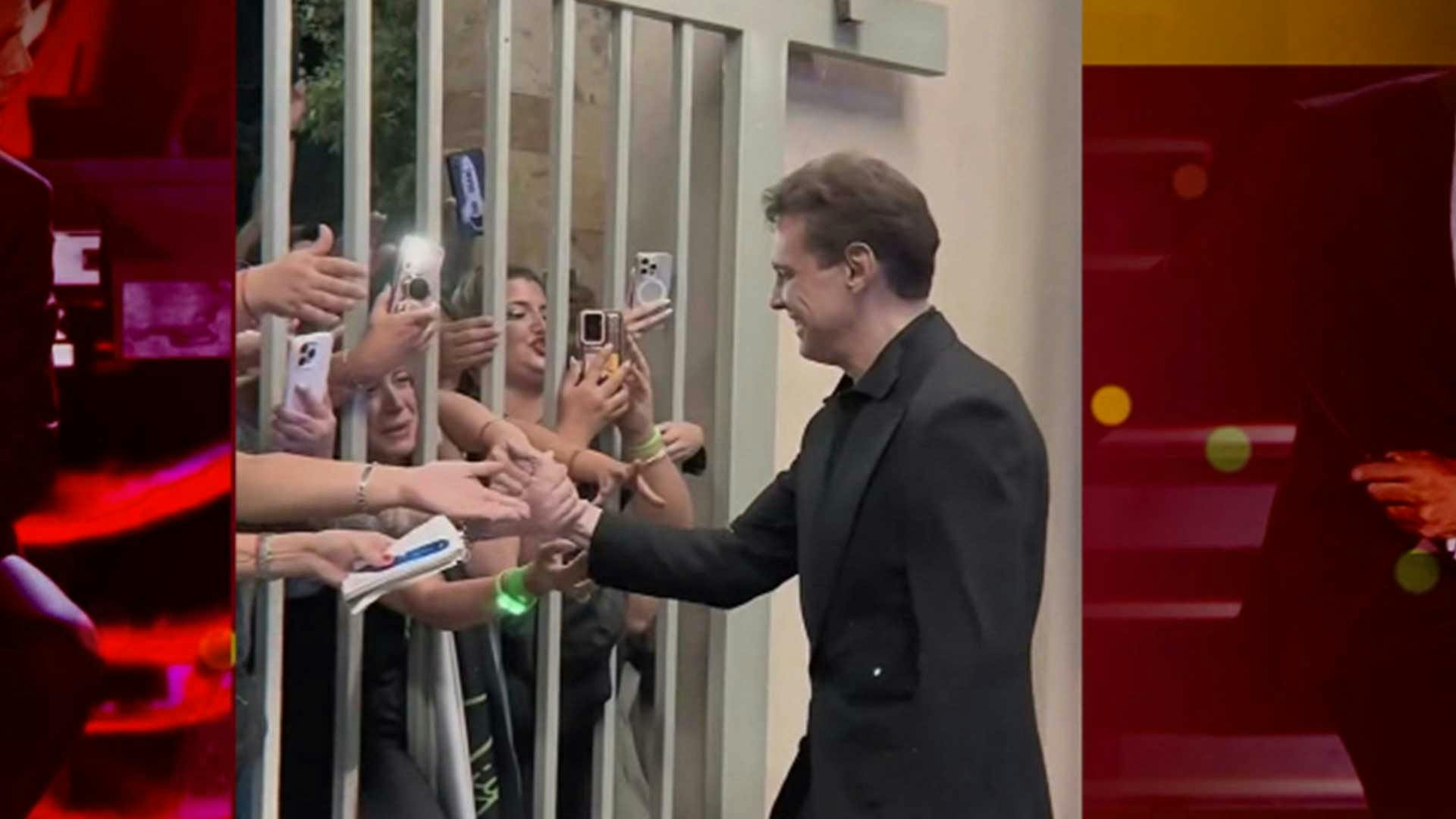 Luis Miguel toma a sus fans de la mano y se da el tiempo de despedirse de ellas 