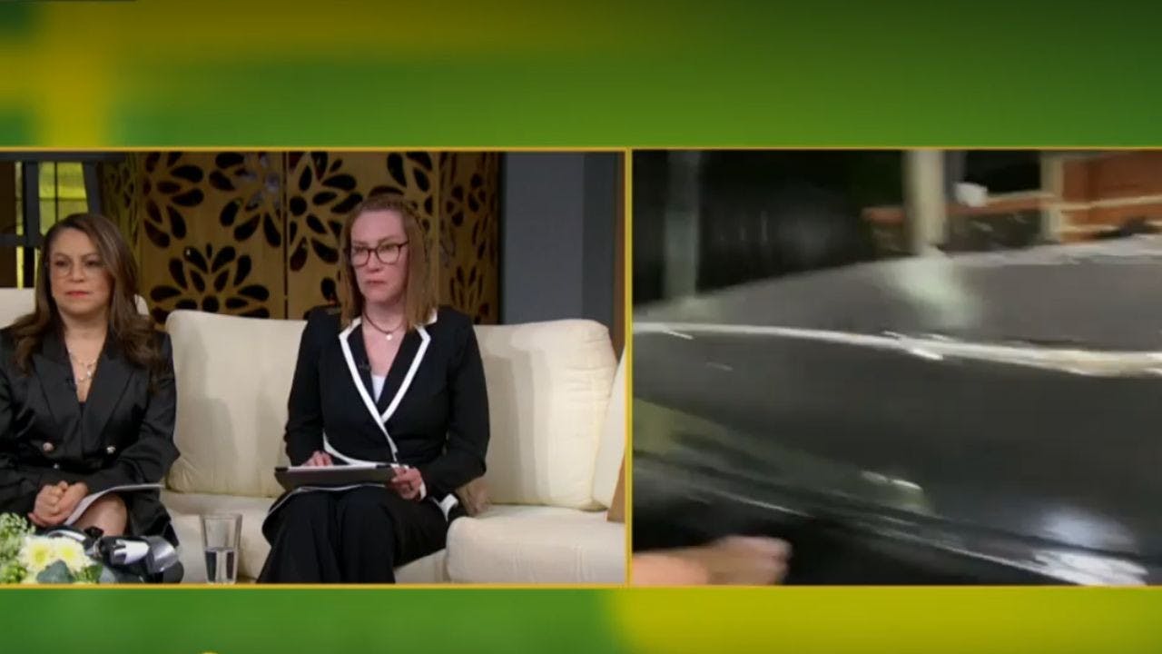 La carrosa fúnebre con la actriz Silvia Pinal sale del hospital