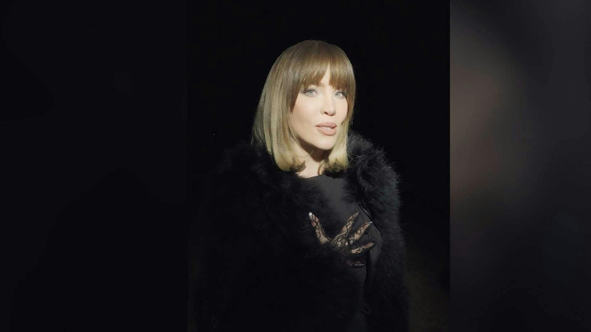 Cher y Belinda sorprenden al estrenar tema navideño "DJ Play a Christmas Song"