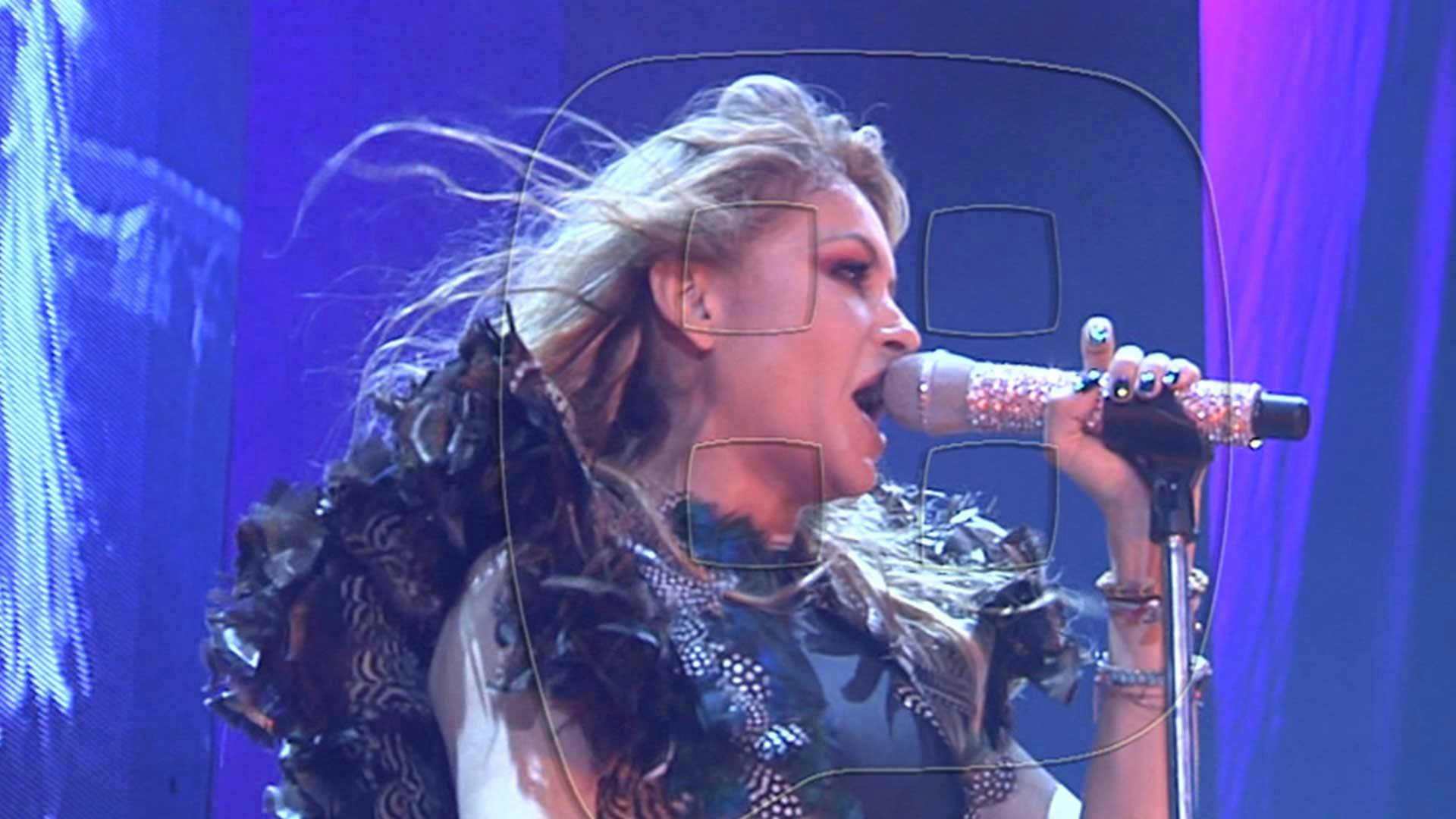 Paulina Rubio en conflictos legales con ambos padres de sus hijos