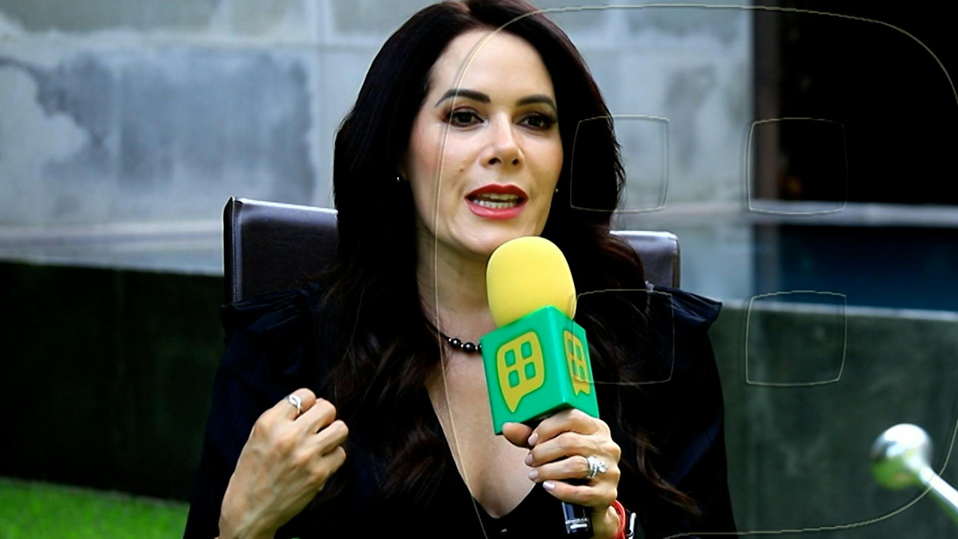 América Guinart defiende a su hija Camila Fernández por equivocarse en Himno