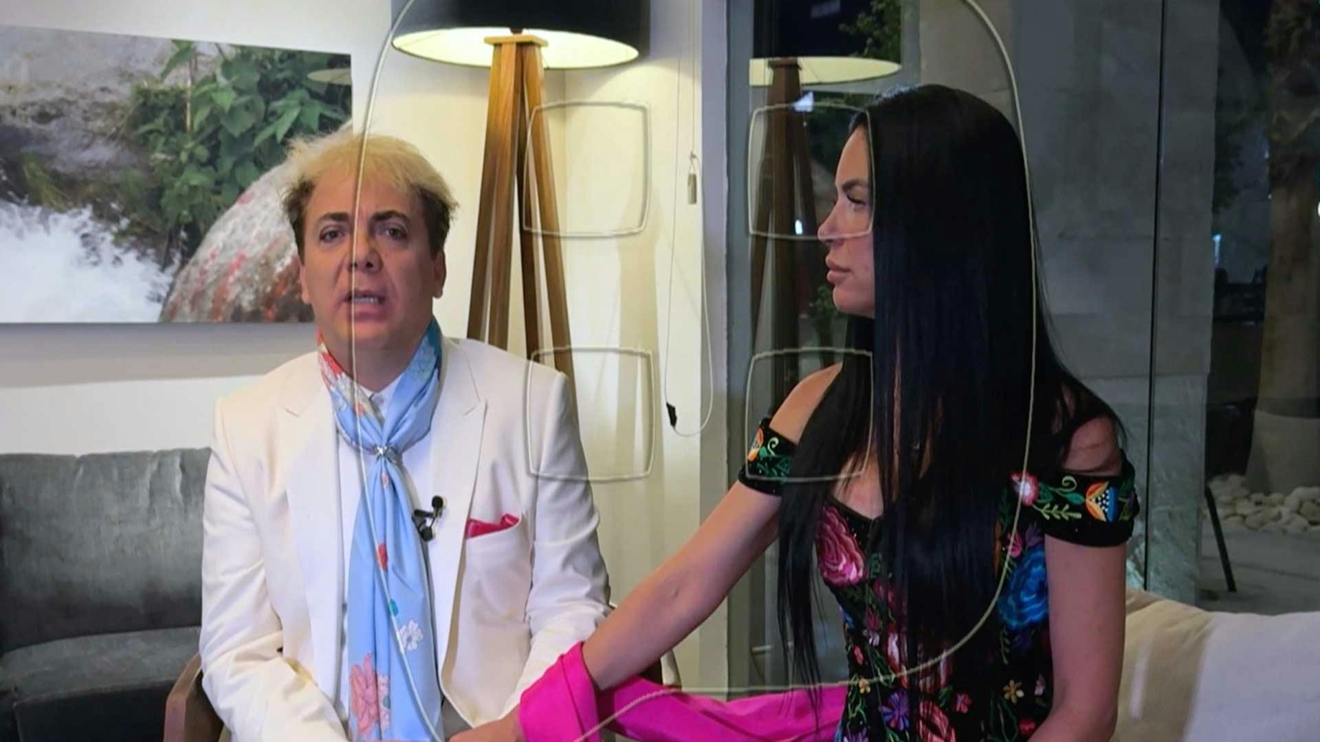 Cristian Castro volvió a México con su controvertida novia Mariela Sánchez