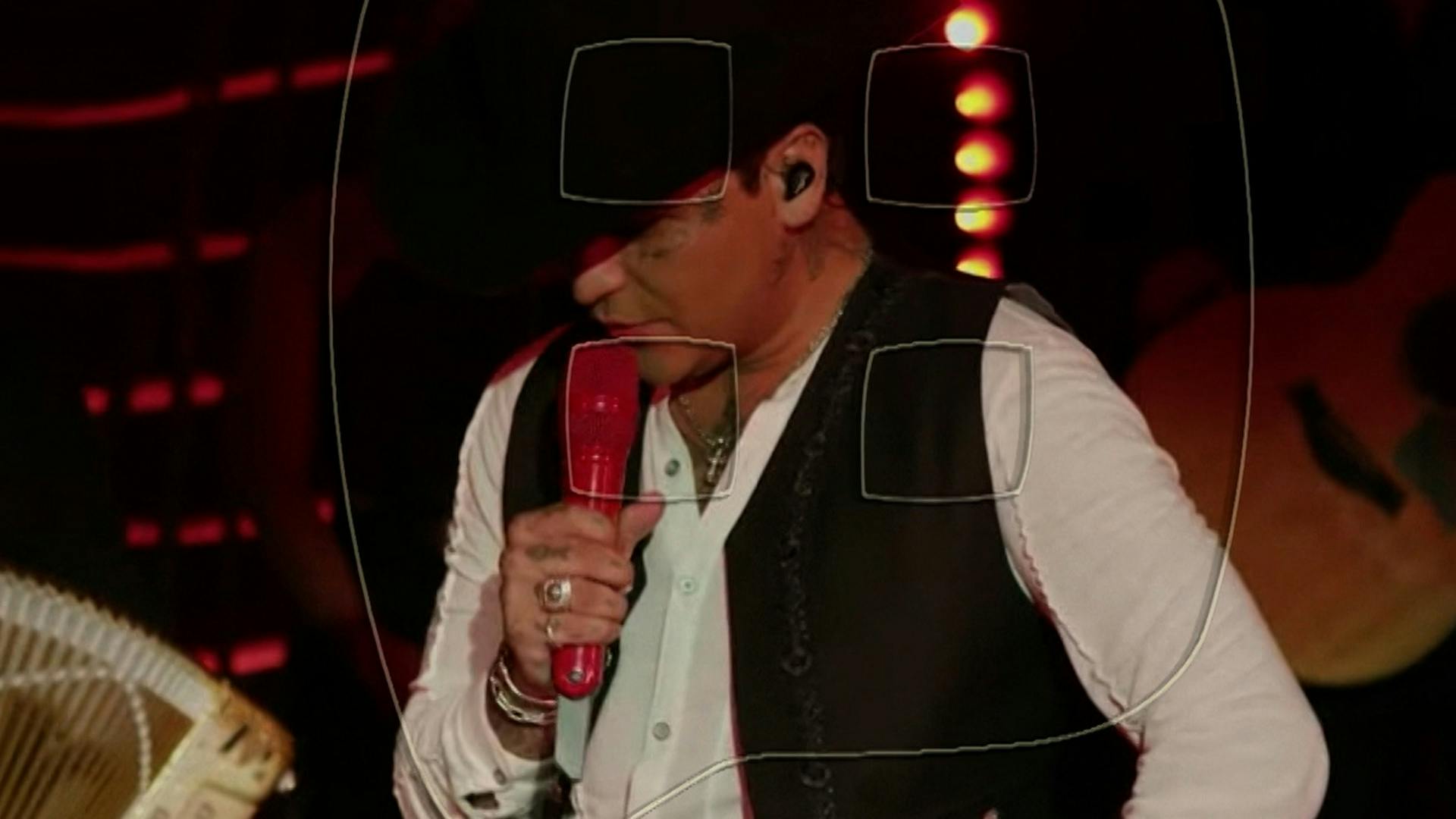 Christian Nodal fue acompañado por Ángela Aguilar en estreno virtual de su disco