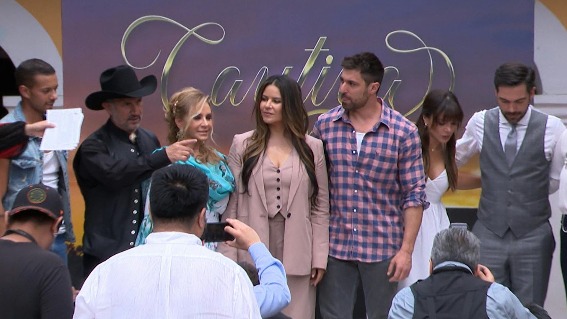 Asistimos al claquetazo de la nueva telenovela de TV Azteca, 'Cautiva por amor'