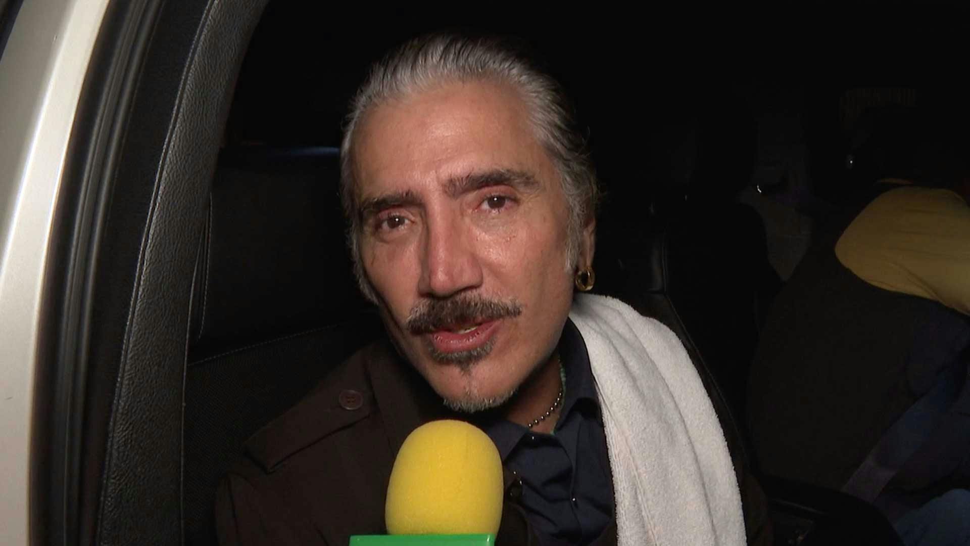 Alejandro Fernández celebra ante su introducción a las cumbias