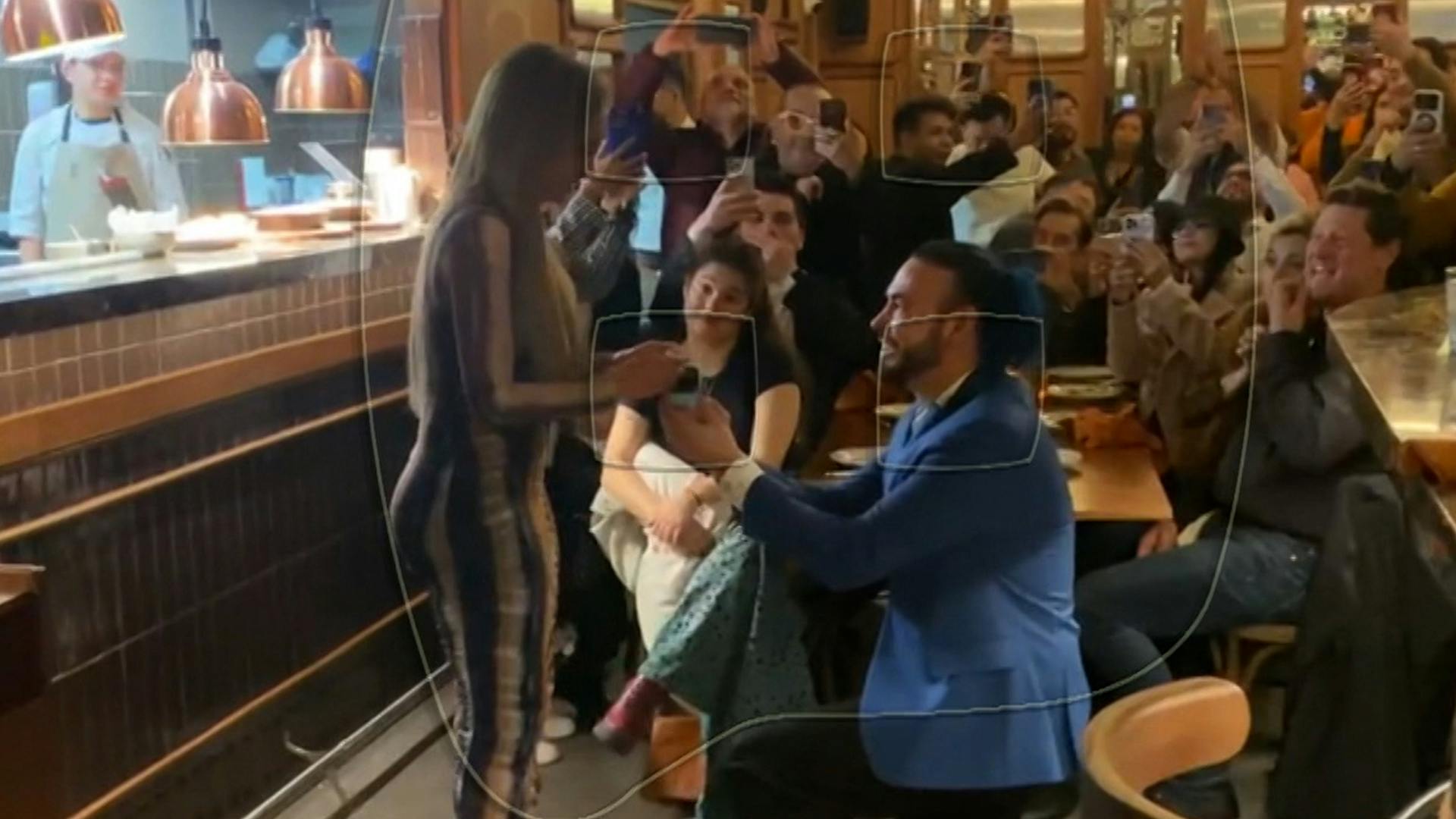 El novio de Alma Cero la sorprendió en un restaurante y estuvimos ahí