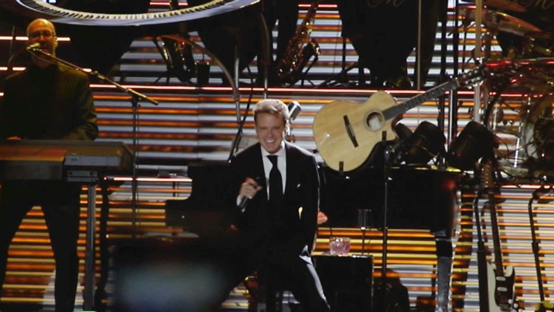 Luis Miguel triunfó en Guadalajara con canciones navideñas y mariachi