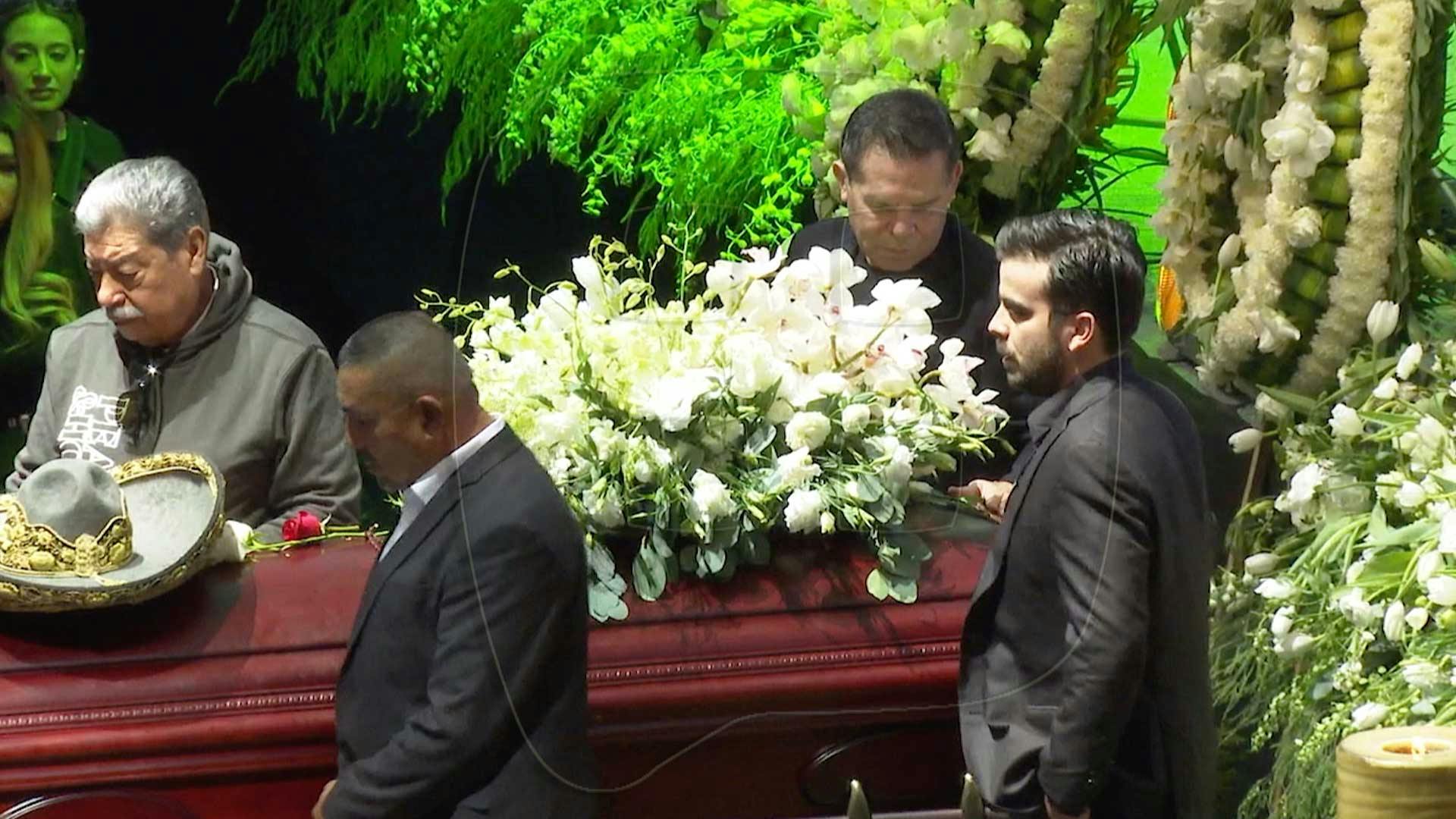 Todas las cosas que nadie pudo ver en el funeral de Vicente Fernández.