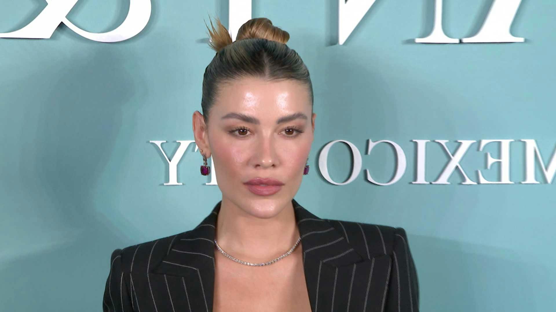 Michelle Salas da el azotón al querer evadir a la prensa 