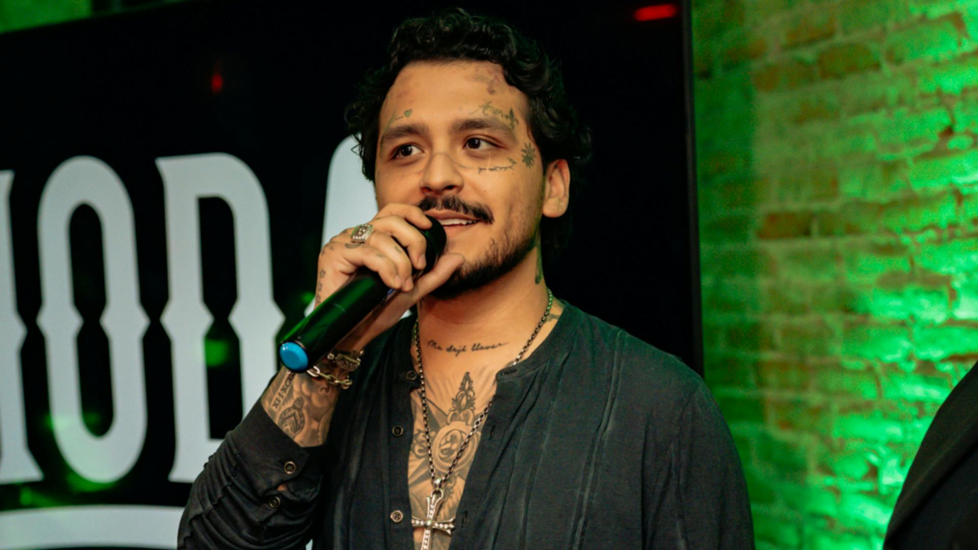 Christian Nodal continúa en conflicto legal con su anterior disquera