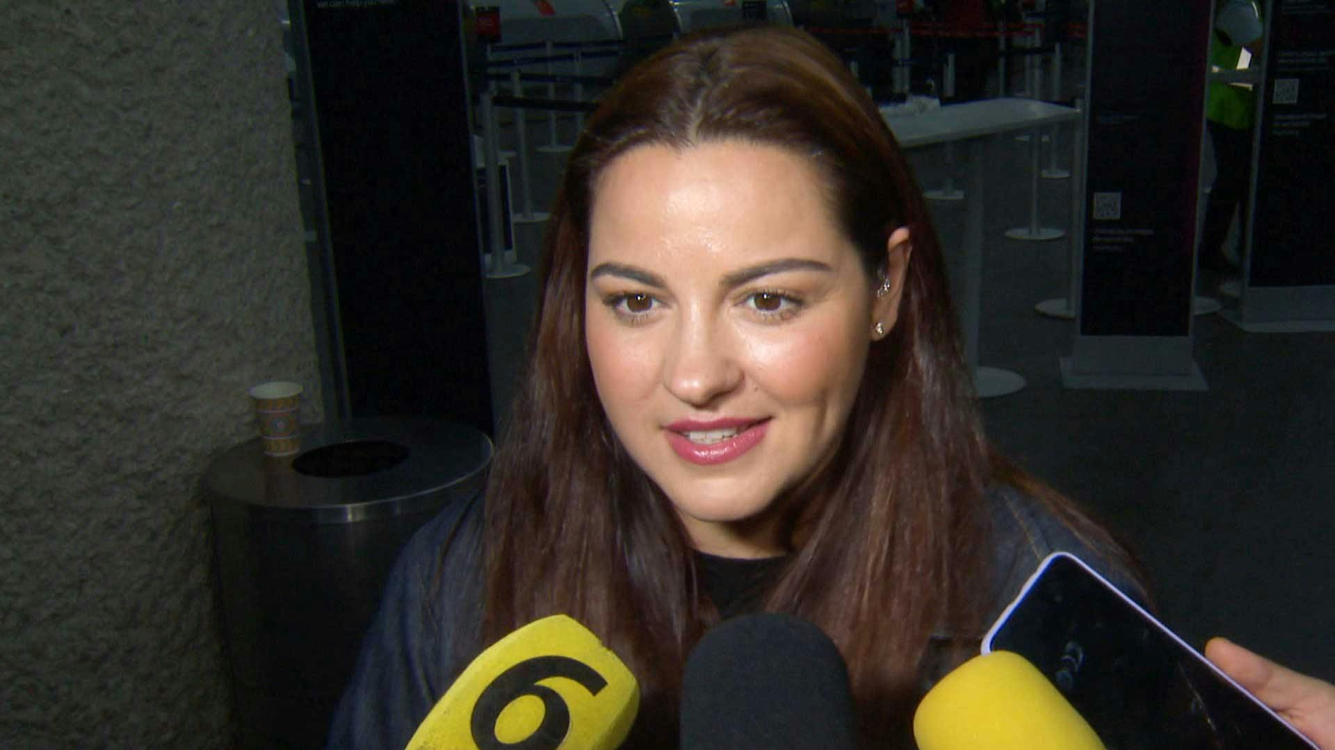 Maite Perroni visiblemente molesta por los comentarios acerca de su fortuna