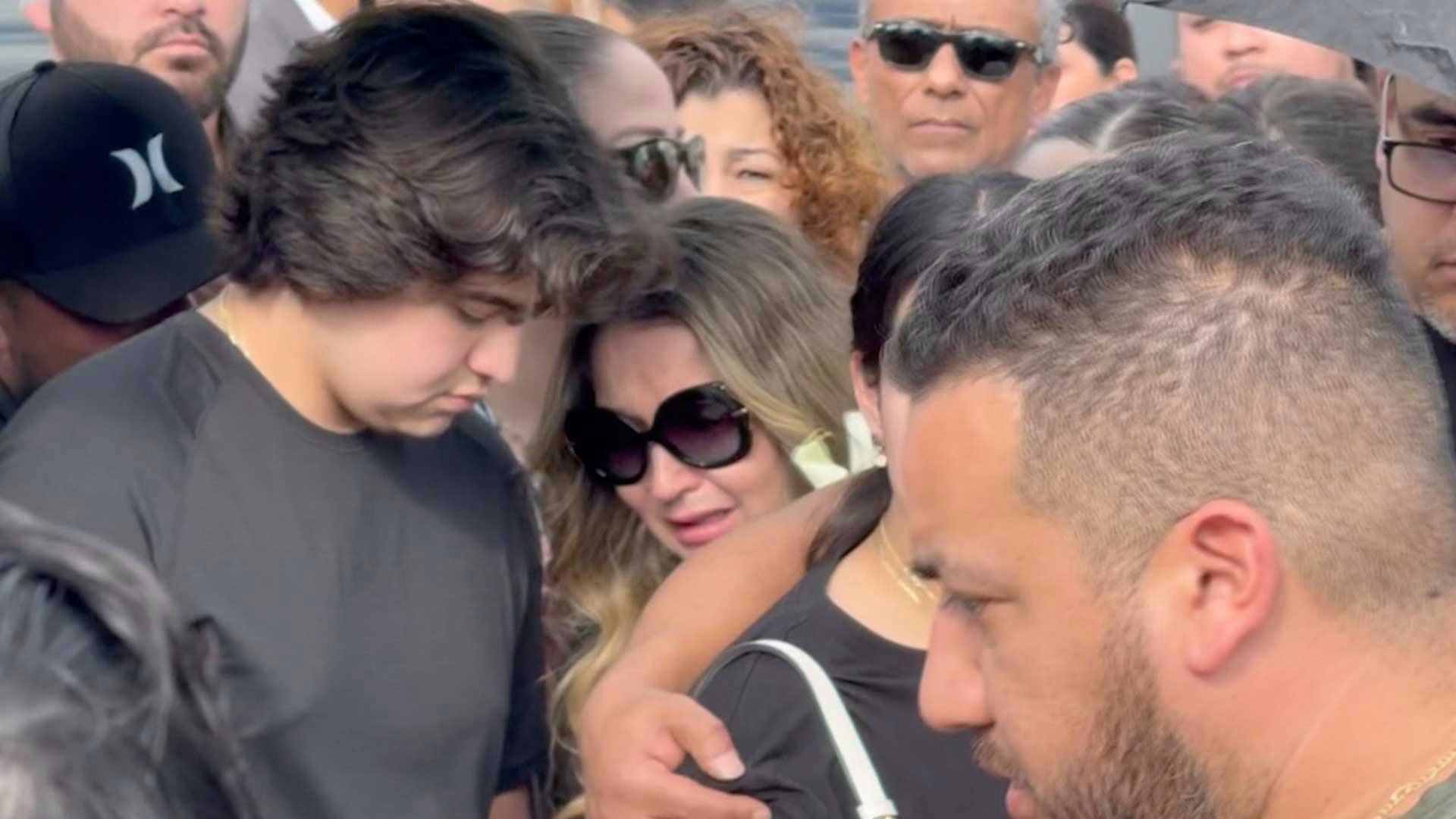 Alicia Villarreal se quebró en el sepelio de su padre, a quien despidió este fin de semana