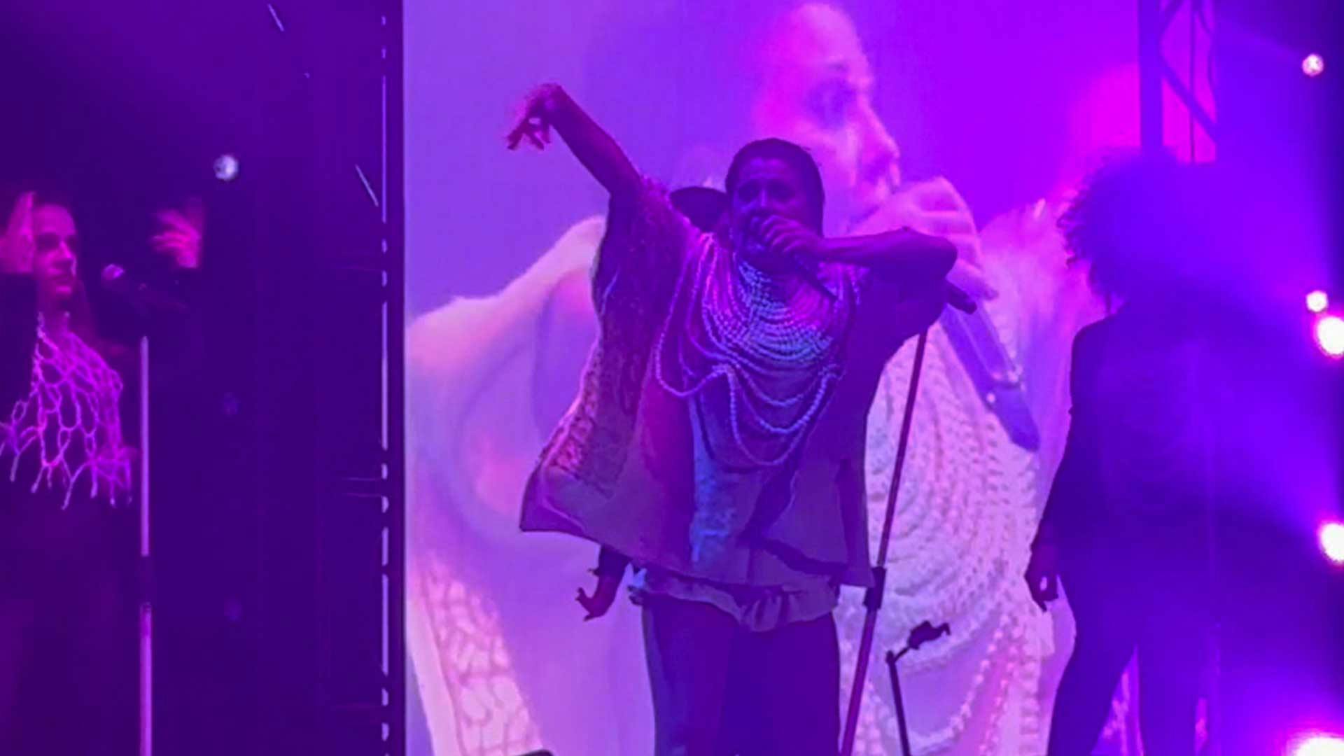 Alejandra Guzmán regresó a los escenarios en Mérida en pleno duelo