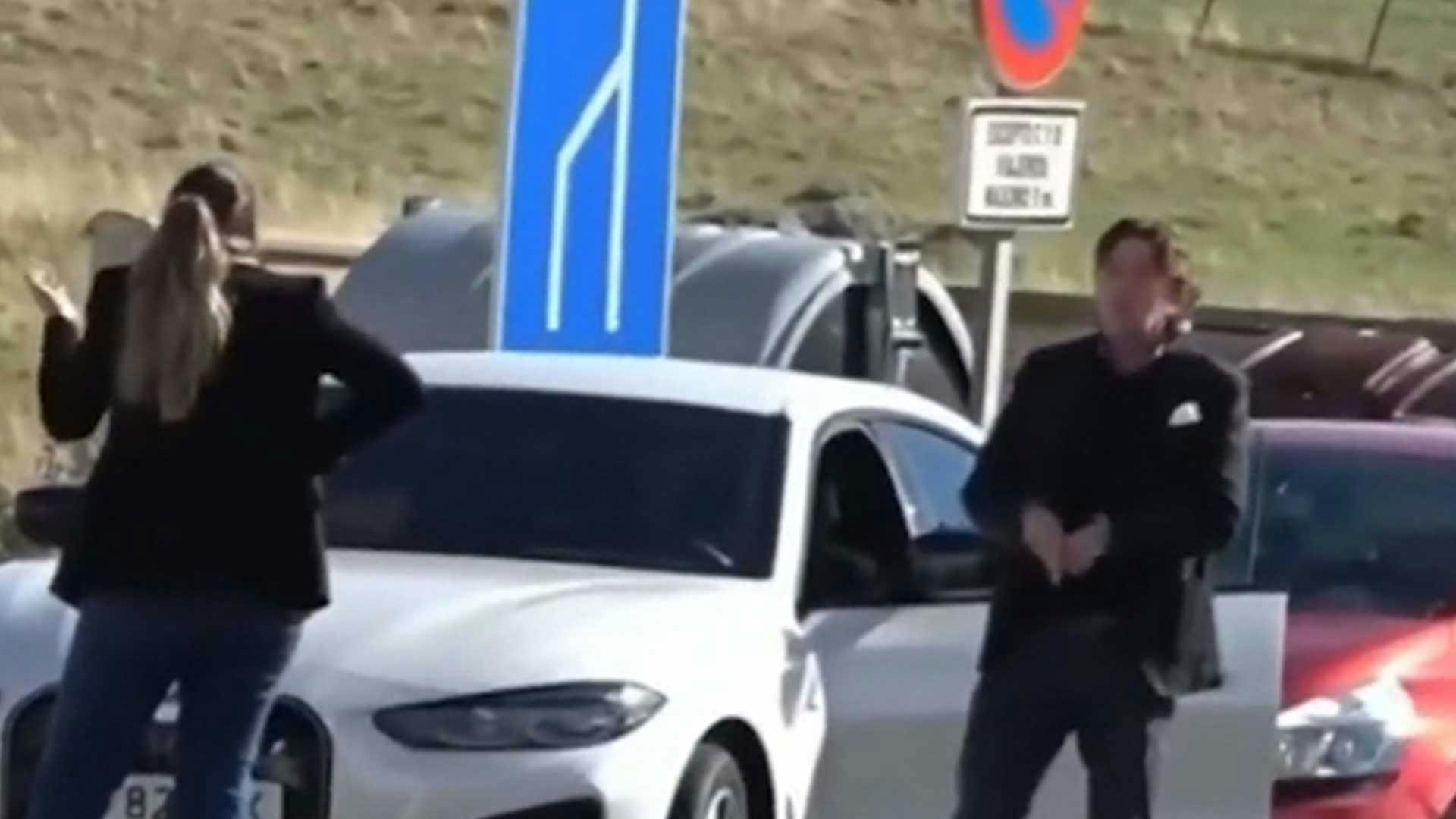 Colate protagoniza pelea con hermano de Paulina Rubio en aeropuerto de España