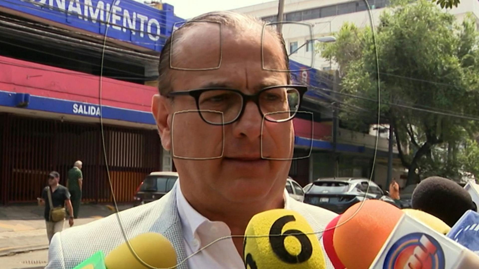 Patricio Cabezut dio algunas palabras a la prensa a su llegada a audiencia