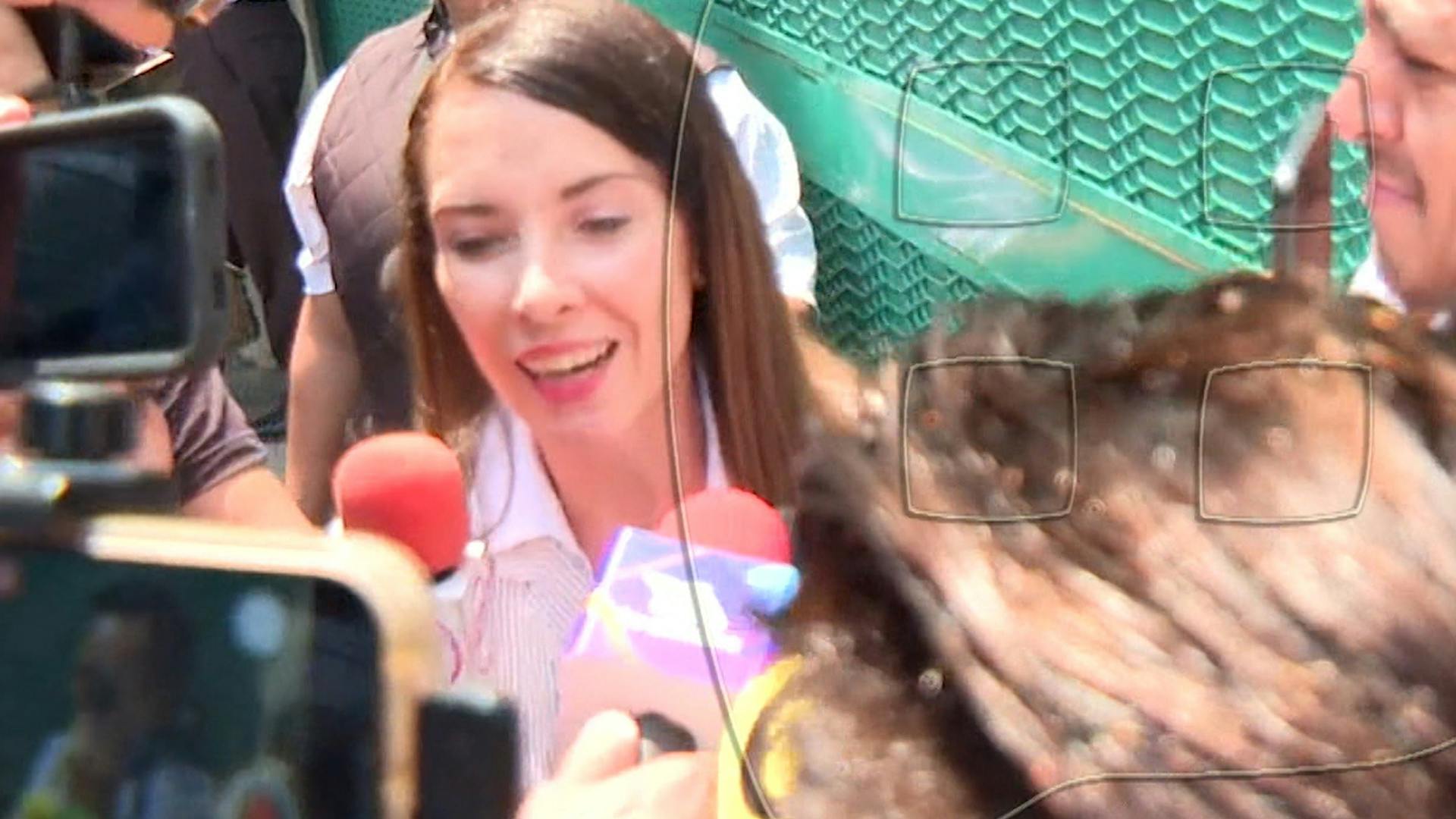 Aurea Zapata llegó esta tarde a la audiencia con Patricio Cabezut