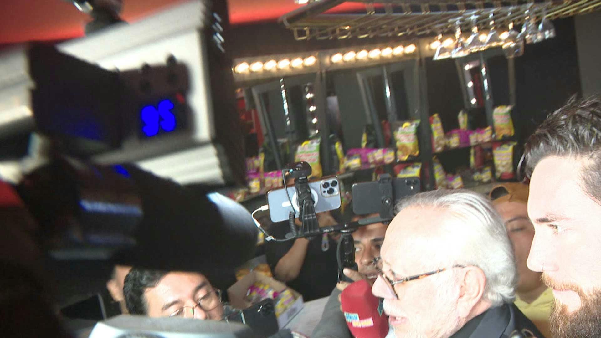 Luis de Llano causa revuelo entre la prensa y evita hablar con nosotros