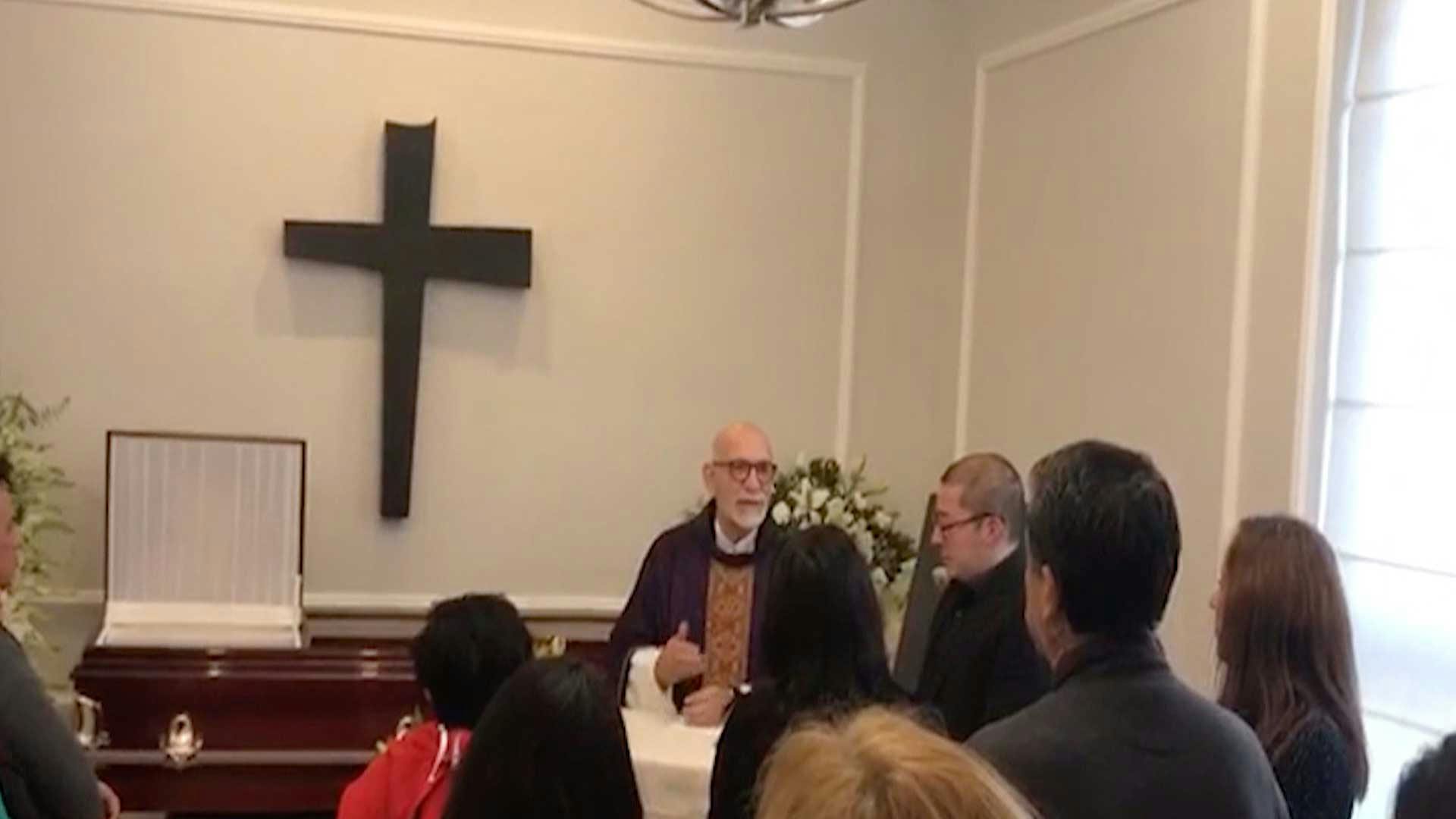 Tristes por la partida de Rosita Pelayo, asistimos a su funeral