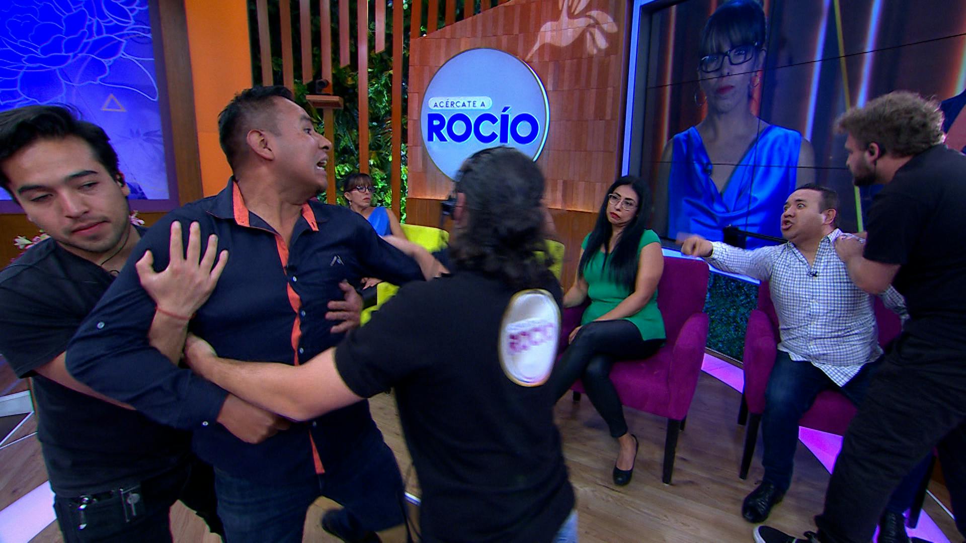 A cambio de regalos, se hace de la vista gorda | Programa 12 noviembre 2024