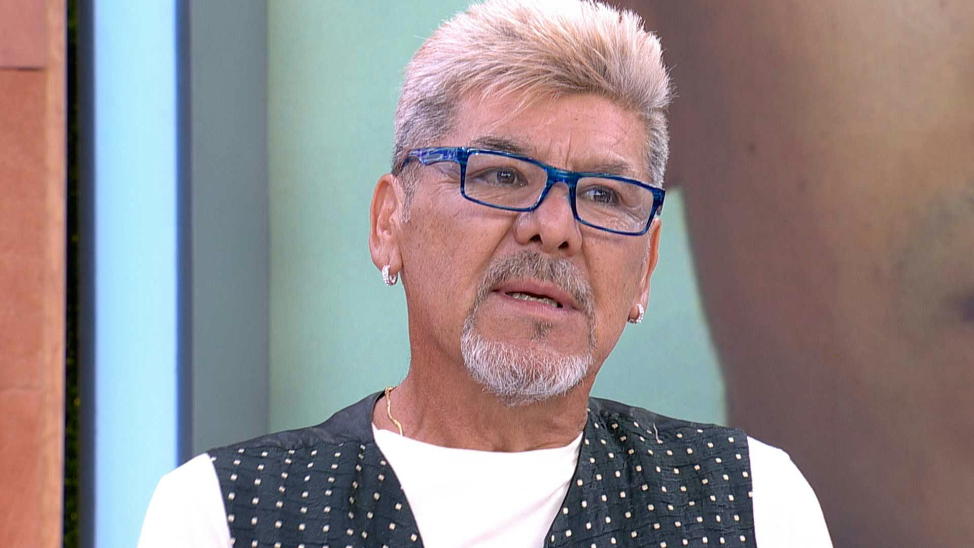 ¡Que se comporte! El hijo de Francisco hace contenido para adultos