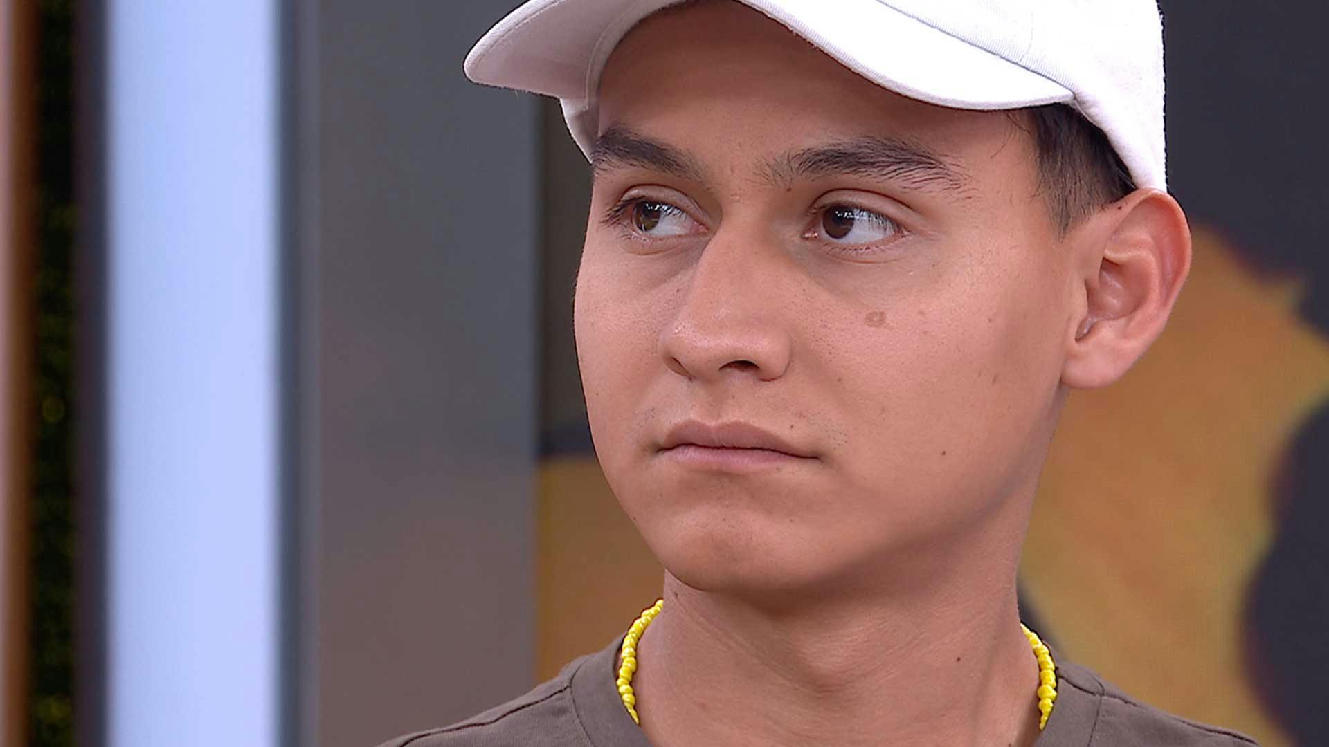 ¡Se ve mejor que una de veinte! Juan sale con la mujer de sus sueños