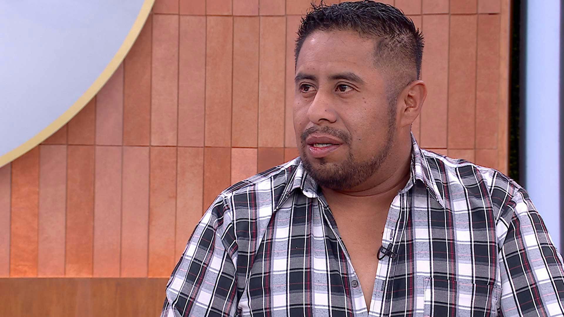 ¡No le gusta! Eduardo no quiere que vistan a su hijo con ropa de mujer